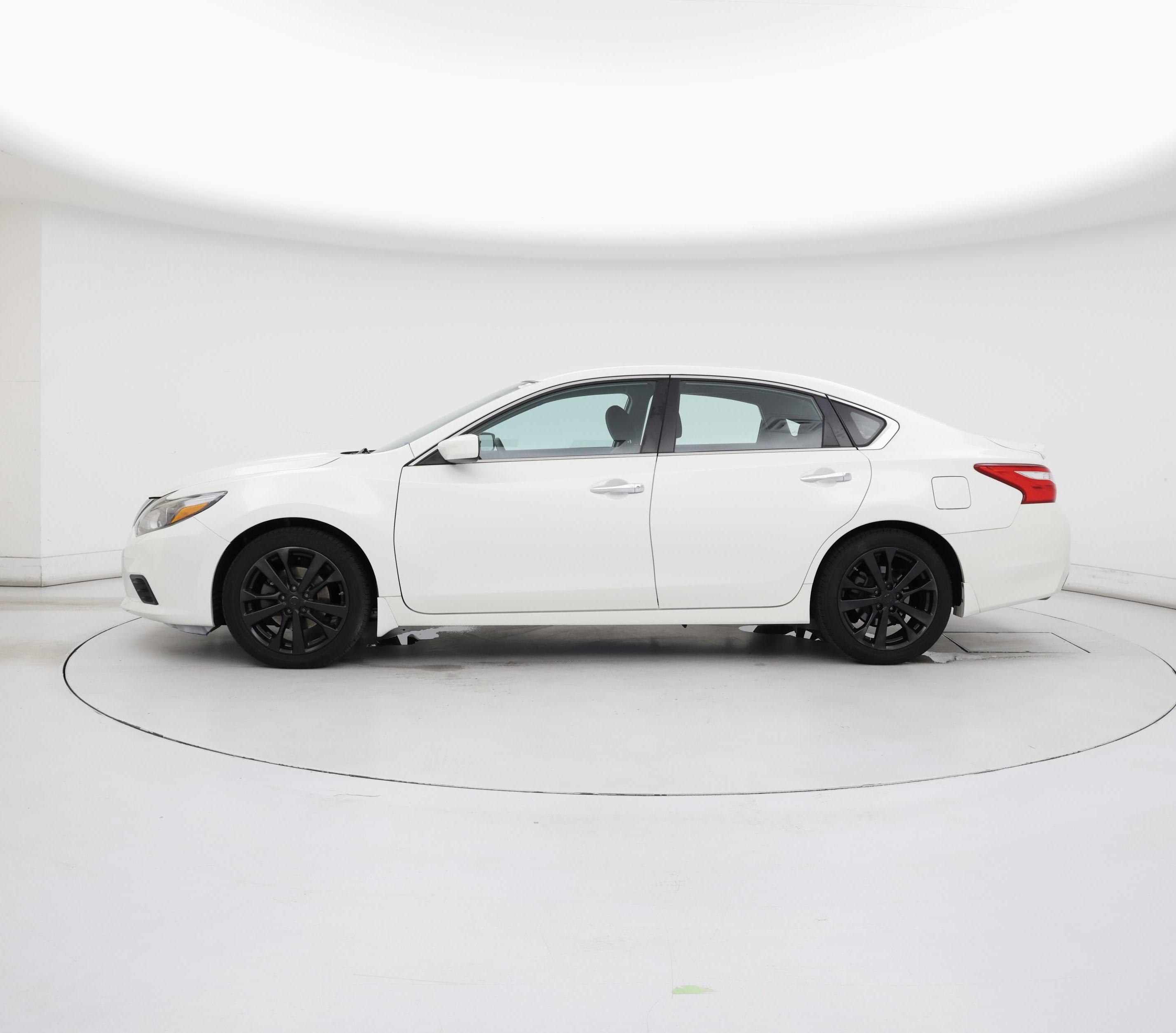 Thumbnail: 2016 Nissan Altima - 3