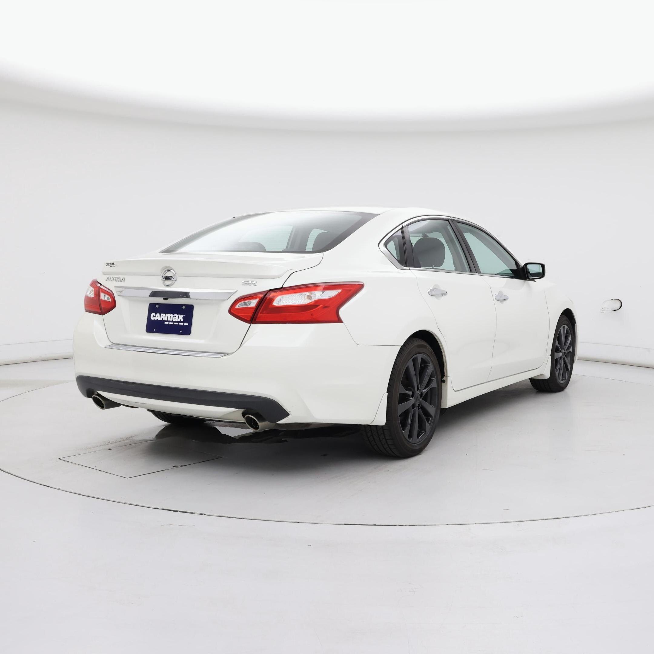 Thumbnail: 2016 Nissan Altima - 8