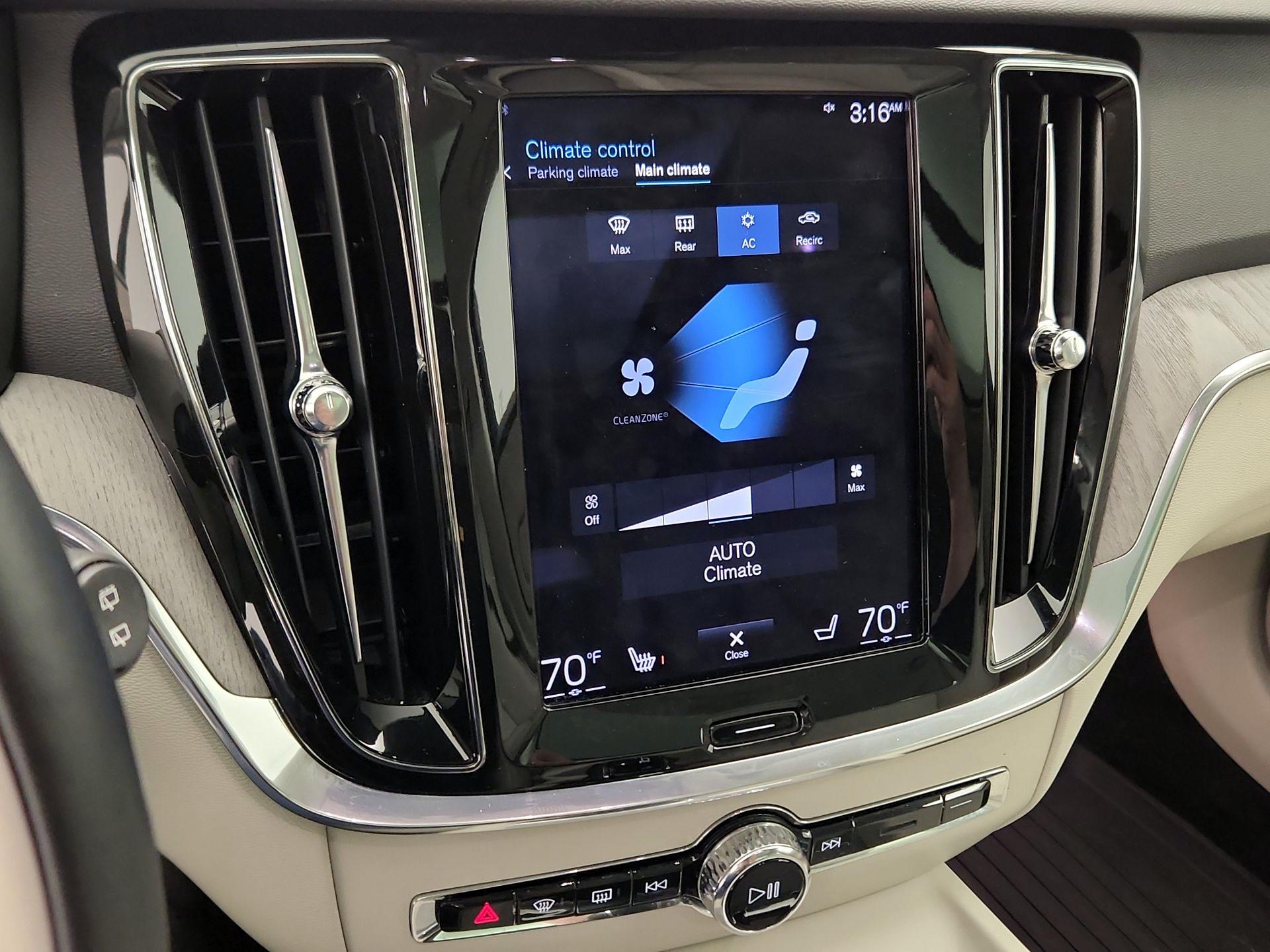 Thumbnail: 2021 Volvo S60 - 17