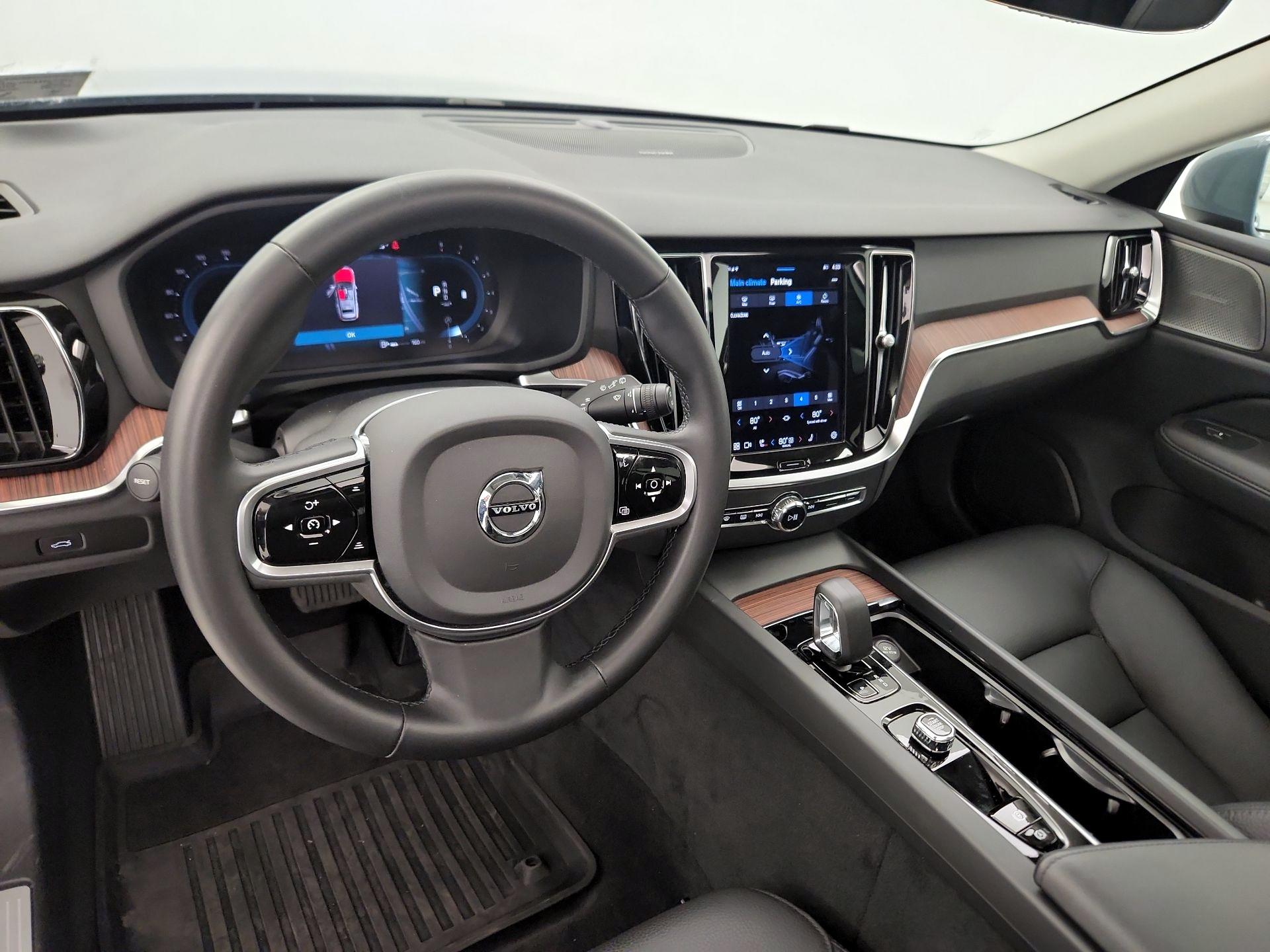 Thumbnail: 2023 Volvo S60 - 9