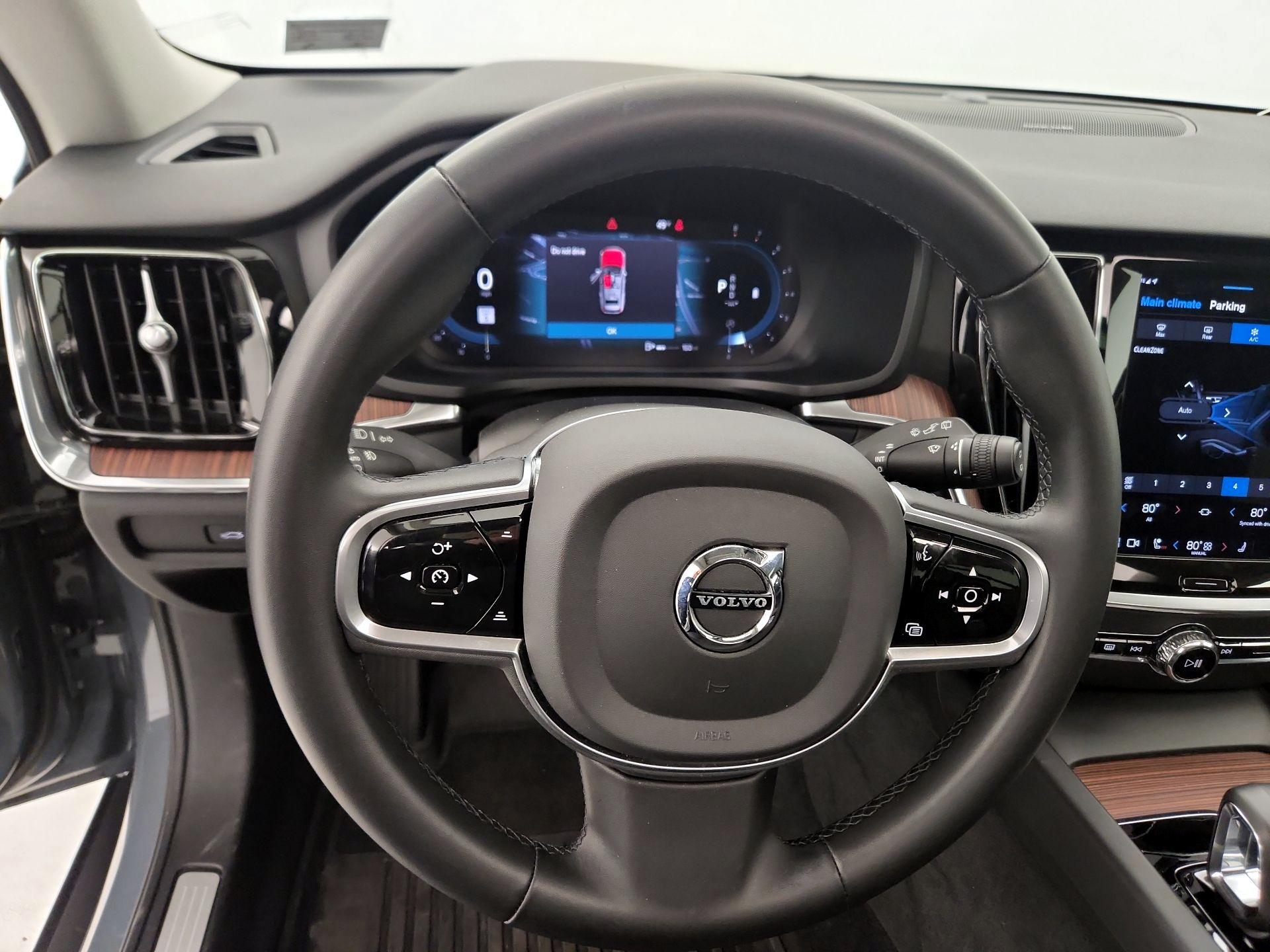 Thumbnail: 2023 Volvo S60 - 10