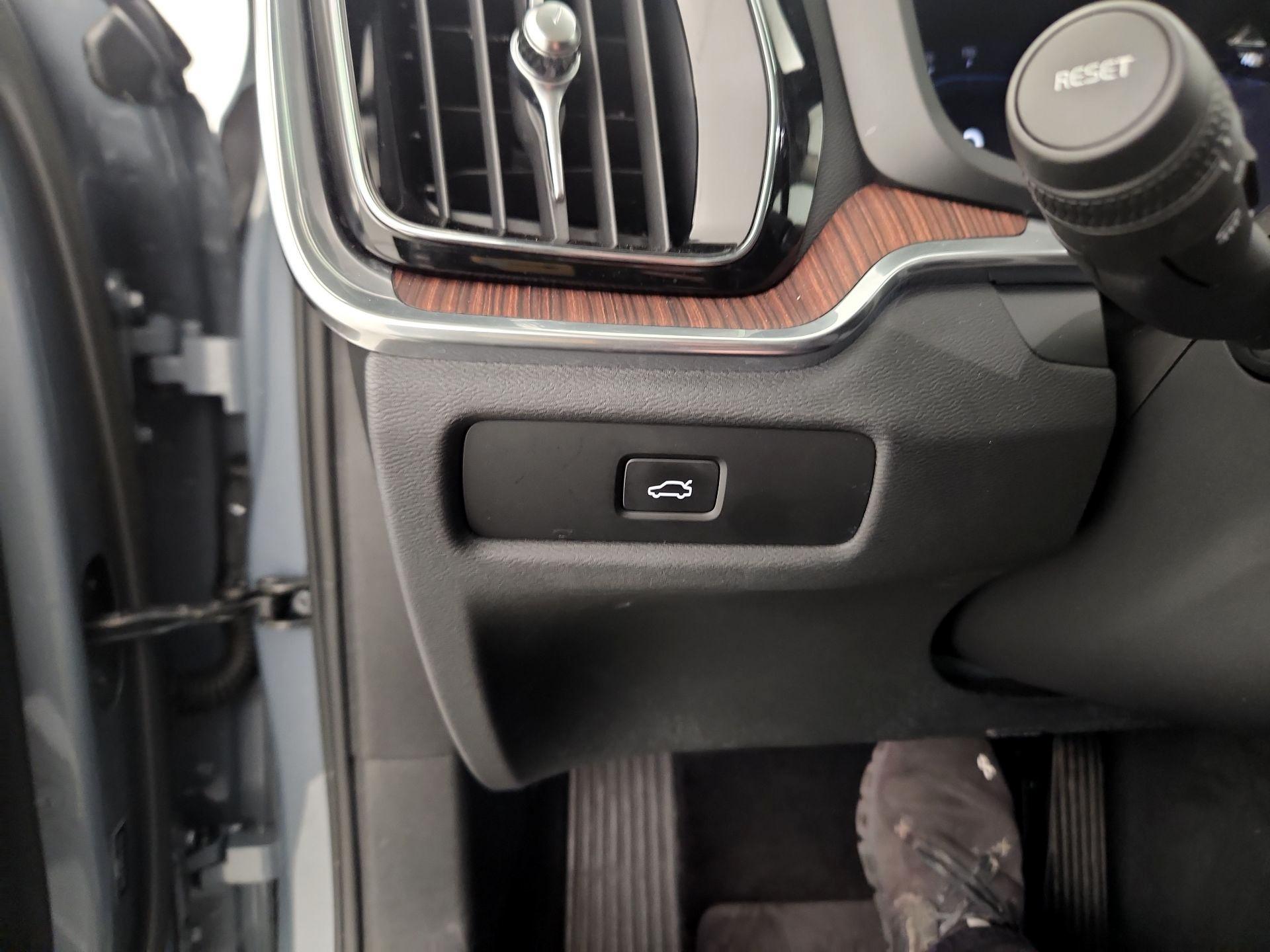 Thumbnail: 2023 Volvo S60 - 13