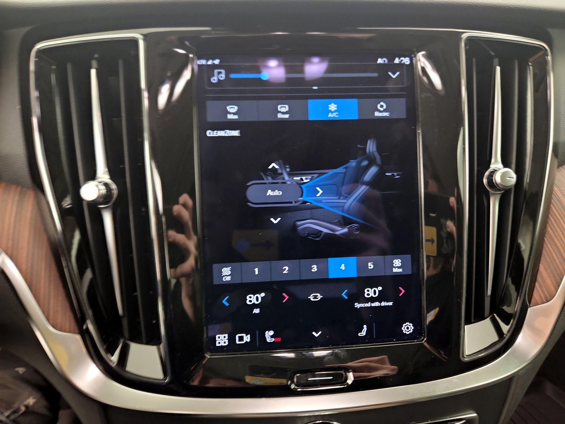 Thumbnail: 2023 Volvo S60 - 15