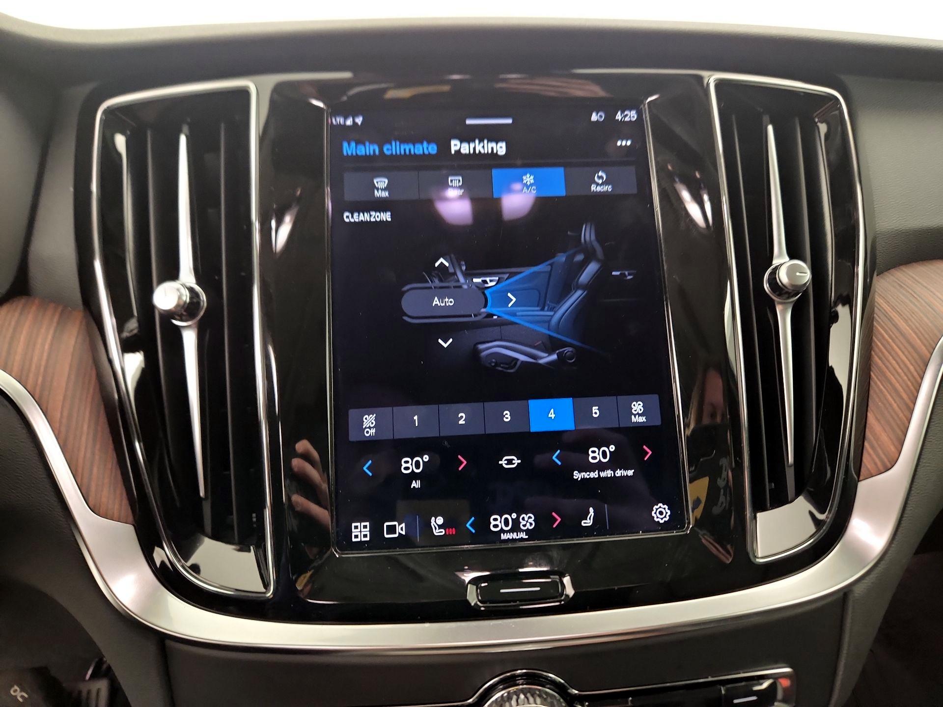 Thumbnail: 2023 Volvo S60 - 16