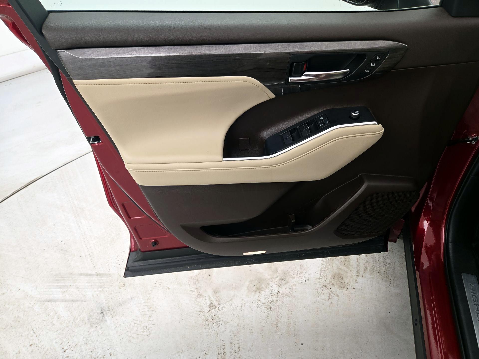 Thumbnail: 2021 Toyota Highlander - 12