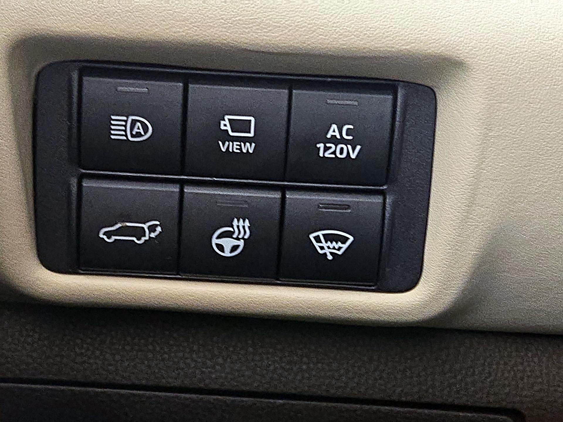 Thumbnail: 2021 Toyota Highlander - 13