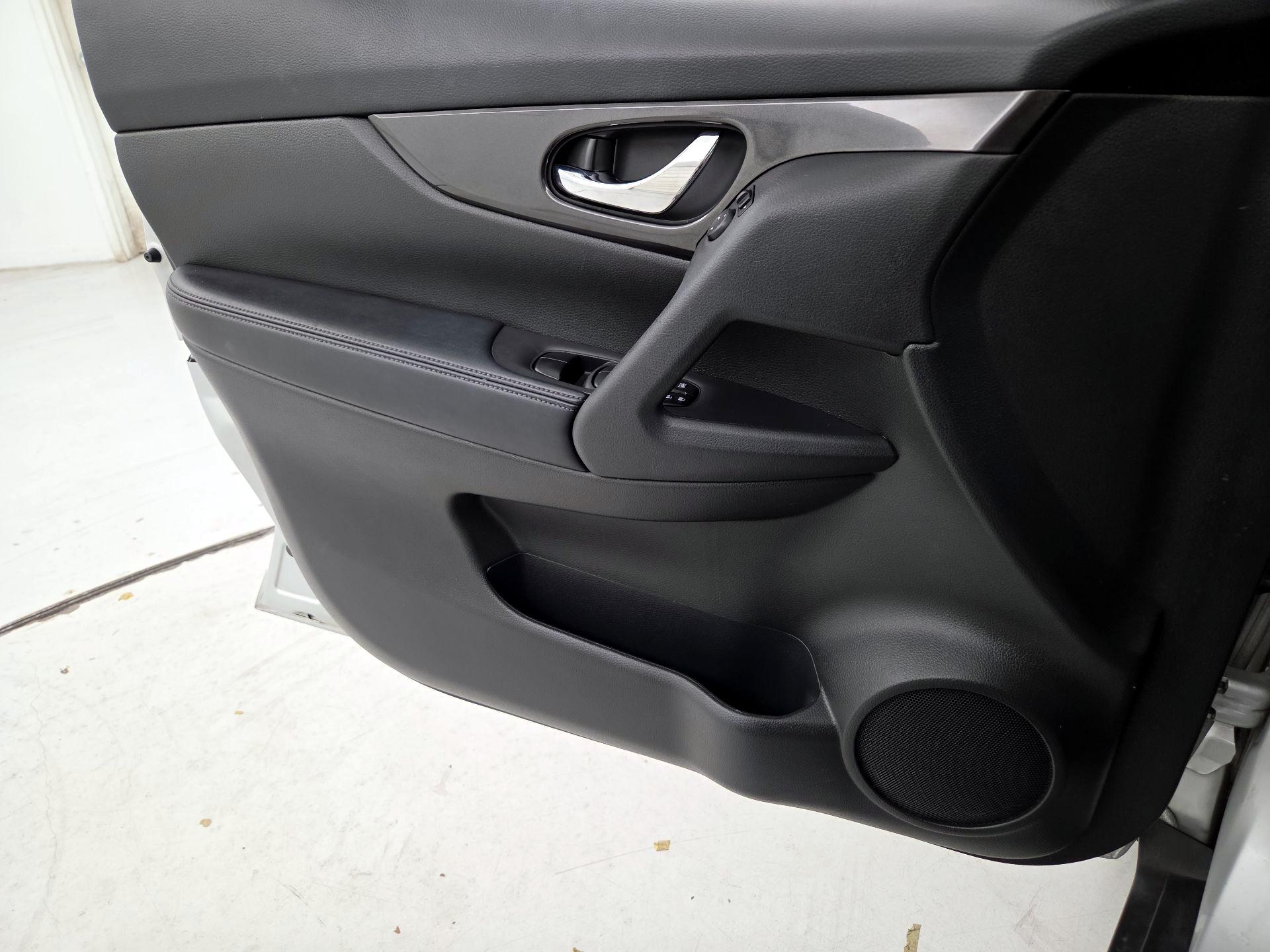 Thumbnail: 2018 Nissan Rogue - 12