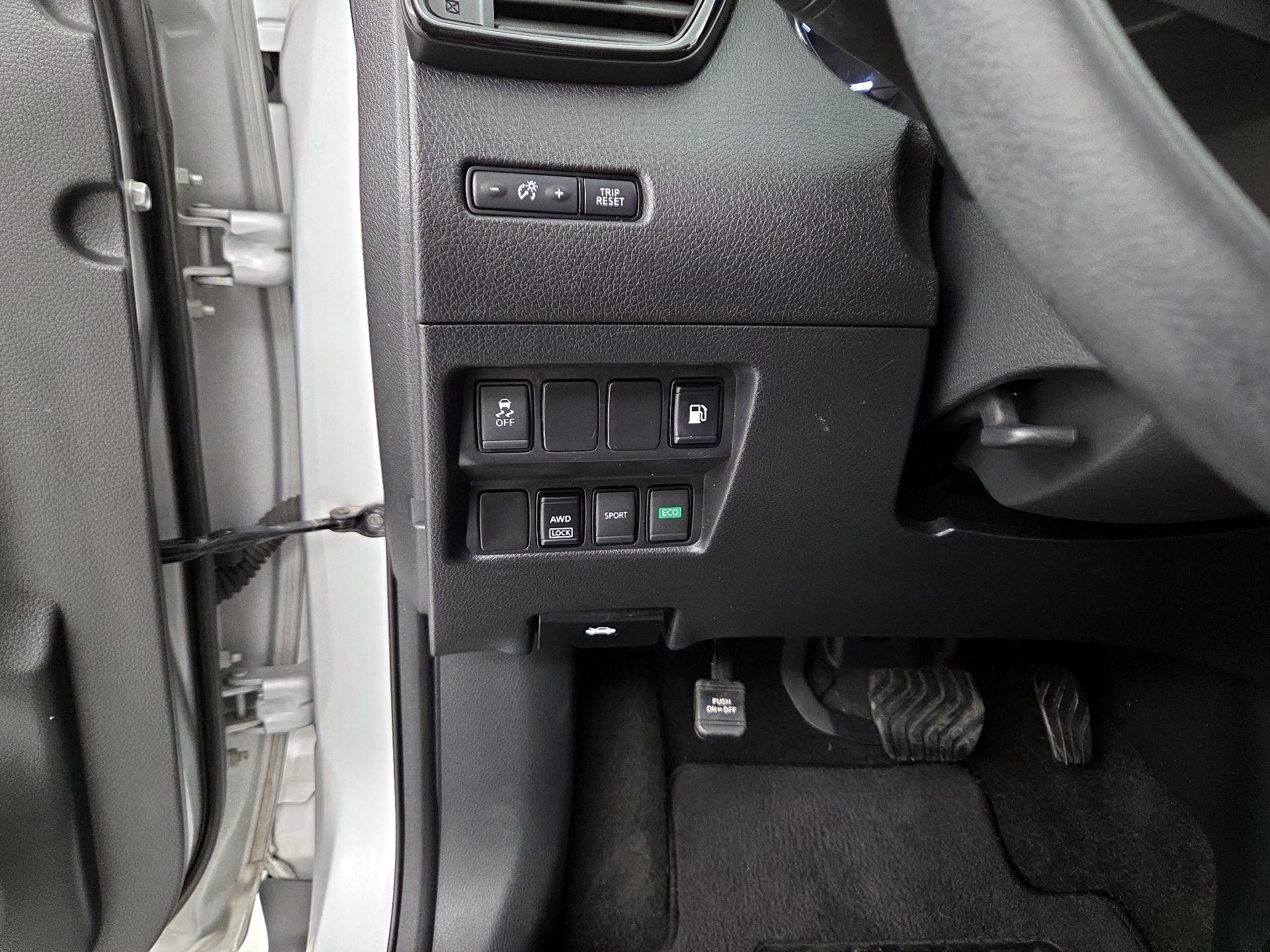 Thumbnail: 2018 Nissan Rogue - 13