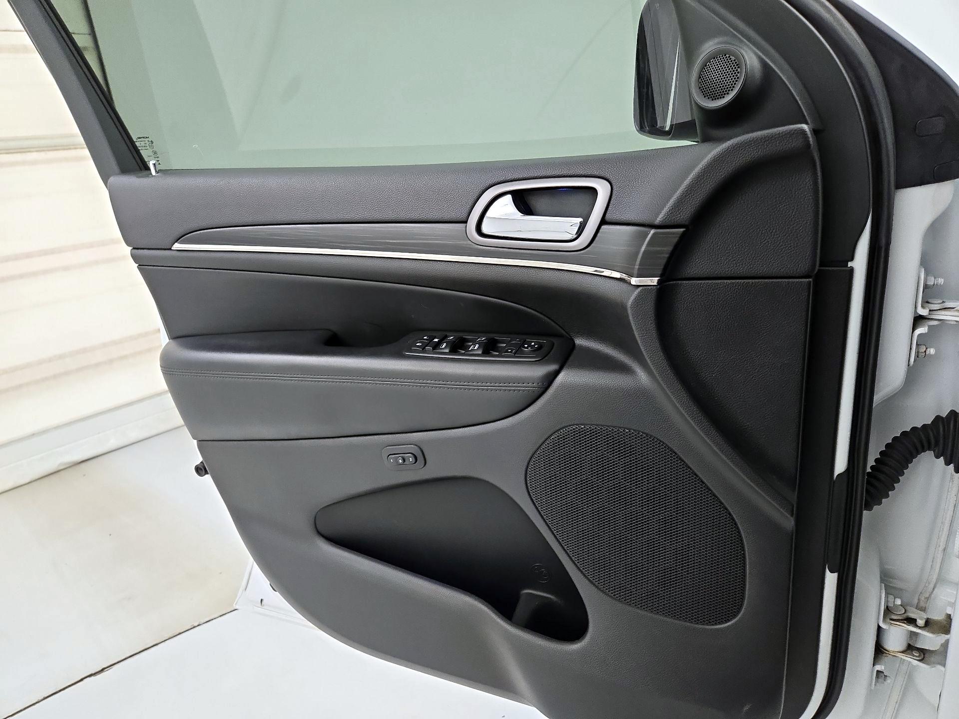 Thumbnail: 2019 Jeep Grand Cherokee - 12