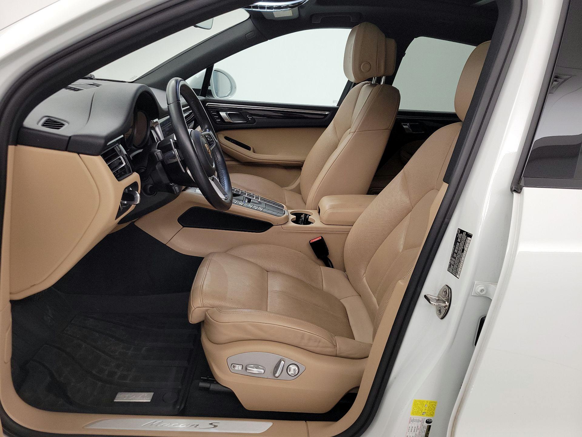 Thumbnail: 2020 Porsche Macan - 11