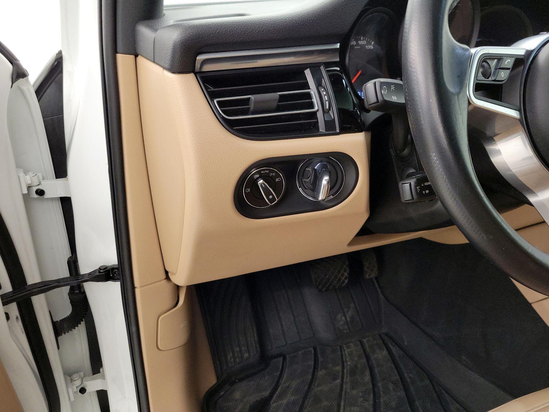 Thumbnail: 2020 Porsche Macan - 13