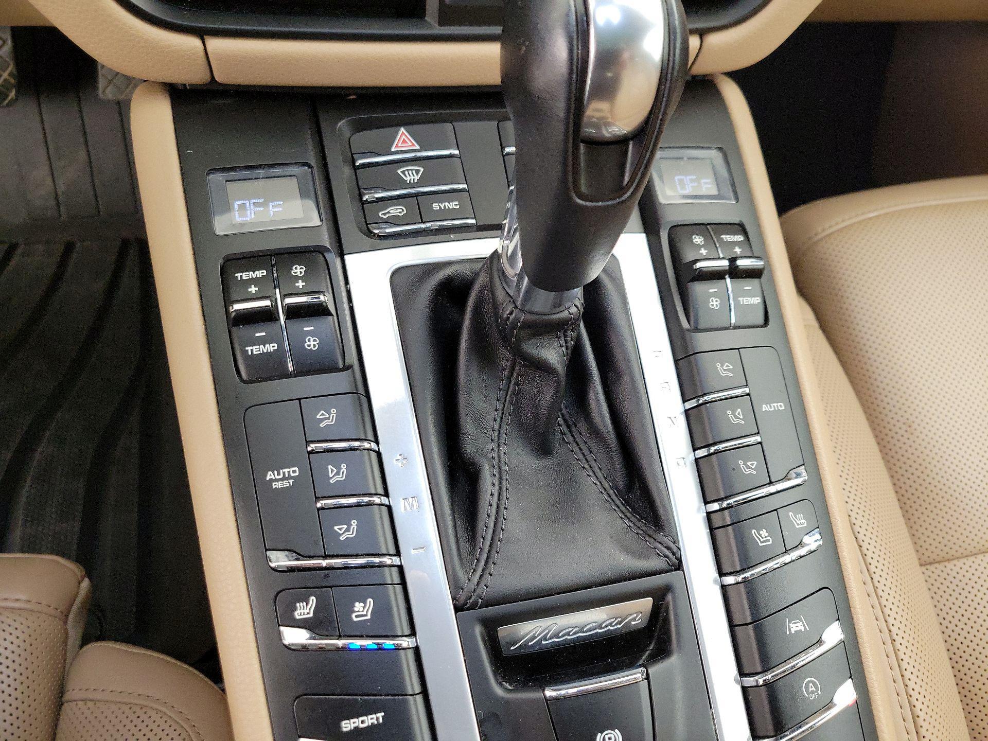 Thumbnail: 2020 Porsche Macan - 17