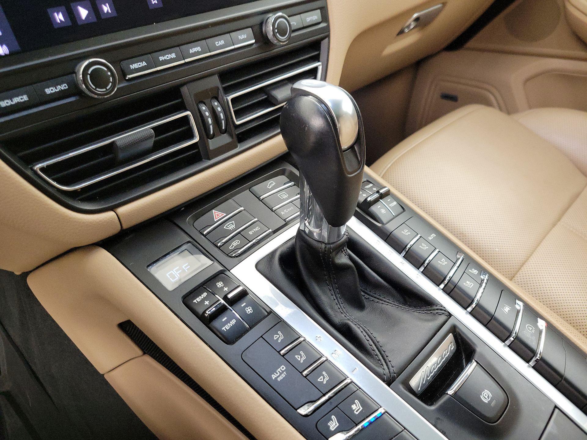 Thumbnail: 2020 Porsche Macan - 18