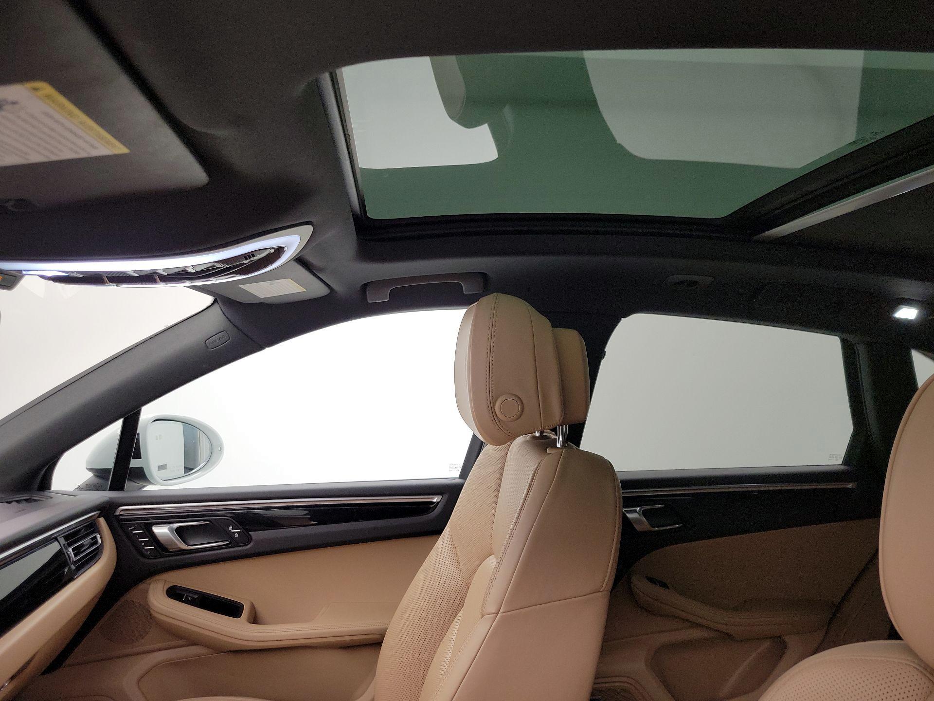 Thumbnail: 2020 Porsche Macan - 20