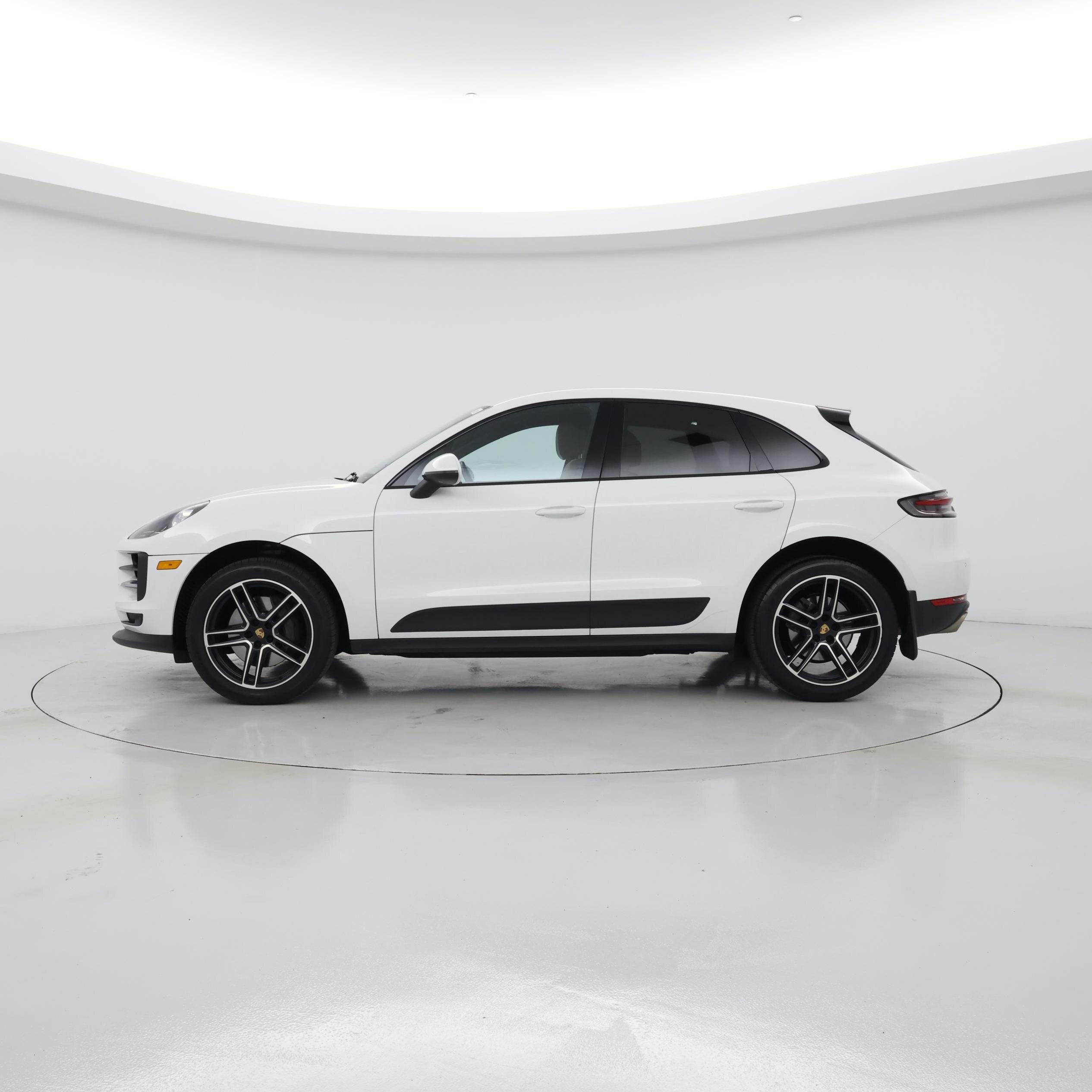 Thumbnail: 2020 Porsche Macan - 3