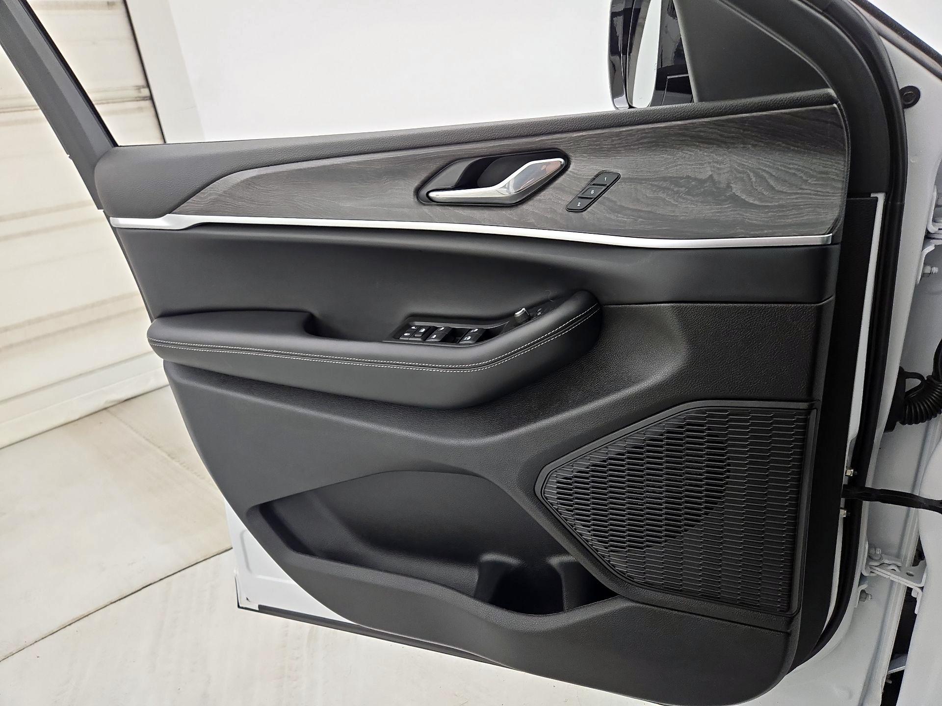 Thumbnail: 2025 Jeep Grand Cherokee - 12