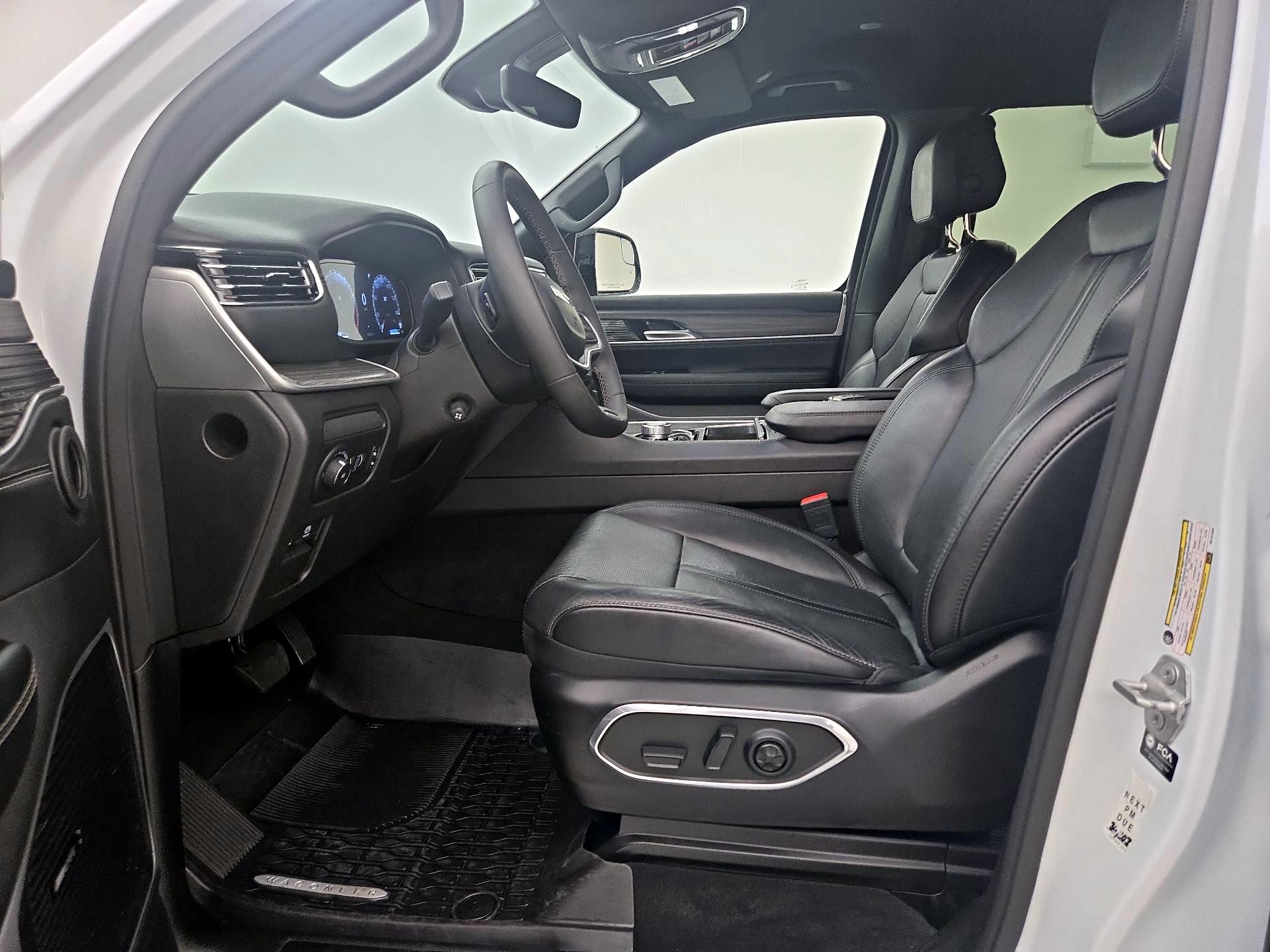 Thumbnail: 2024 Jeep Wagoneer - 11