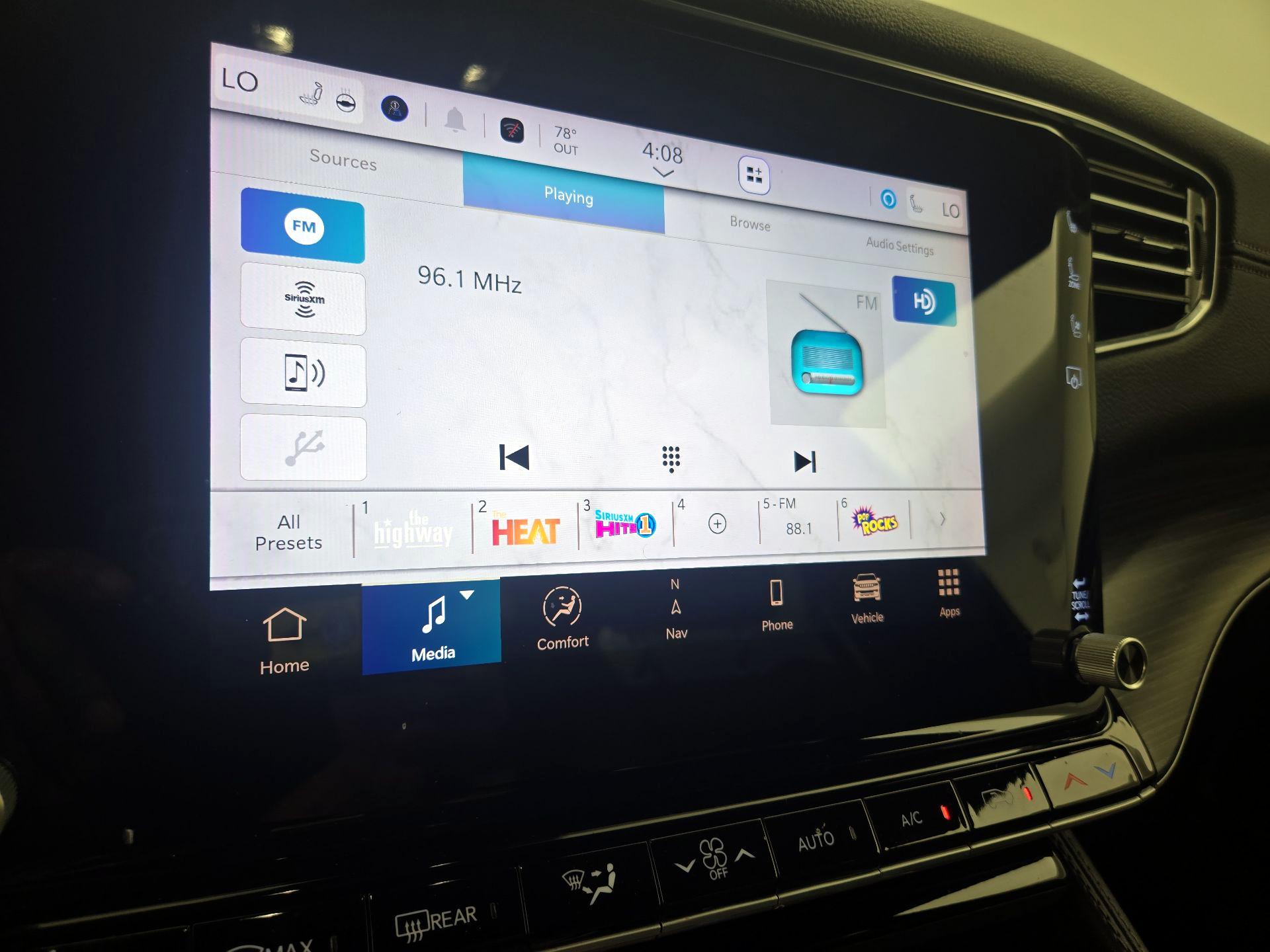 Thumbnail: 2024 Jeep Wagoneer - 16