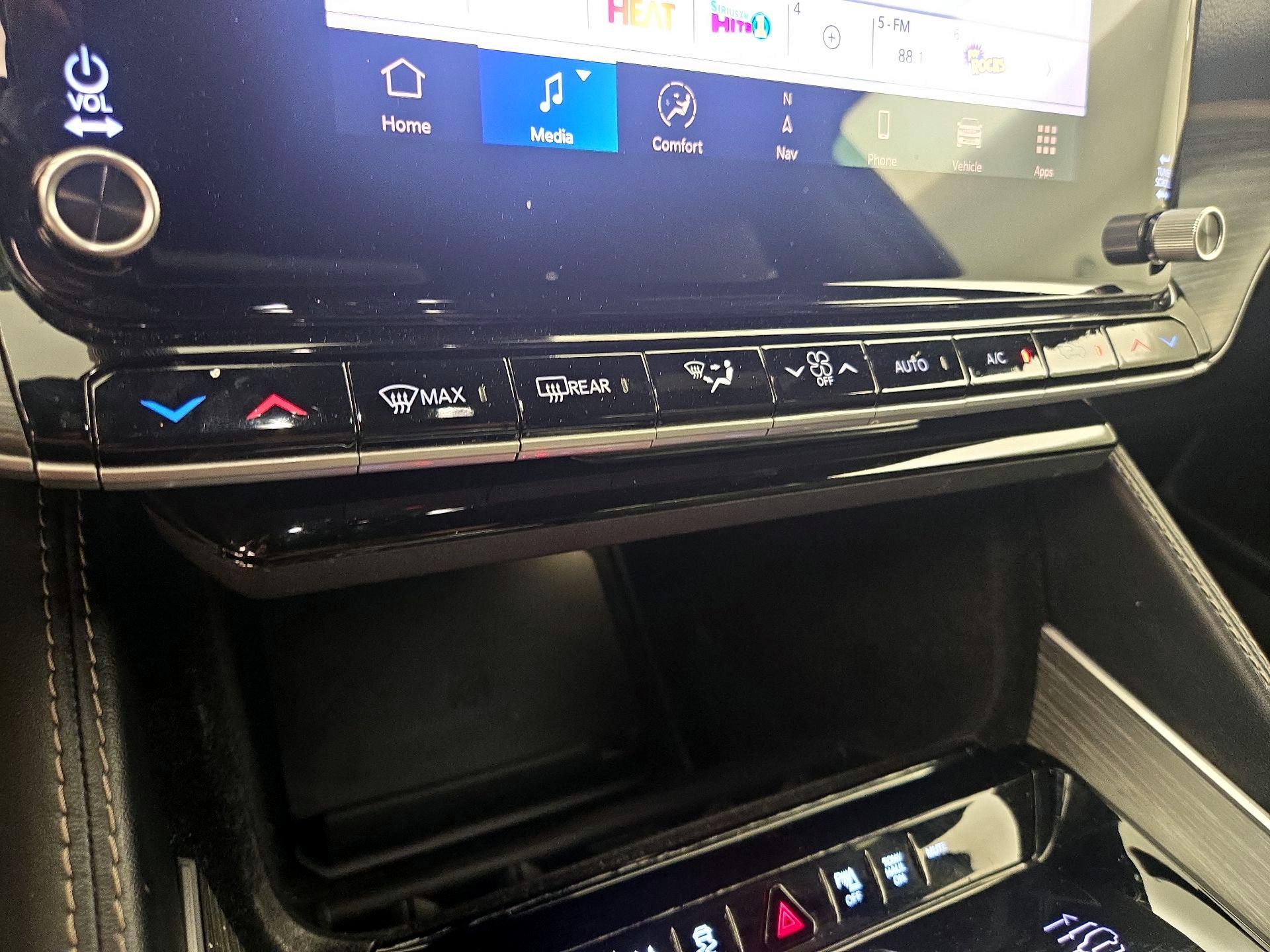 Thumbnail: 2024 Jeep Wagoneer - 17