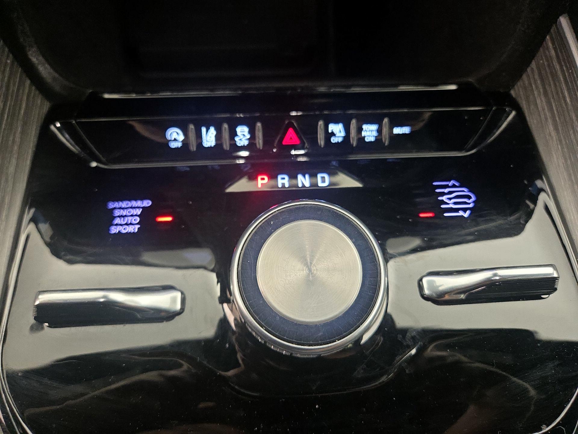 Thumbnail: 2024 Jeep Wagoneer - 18