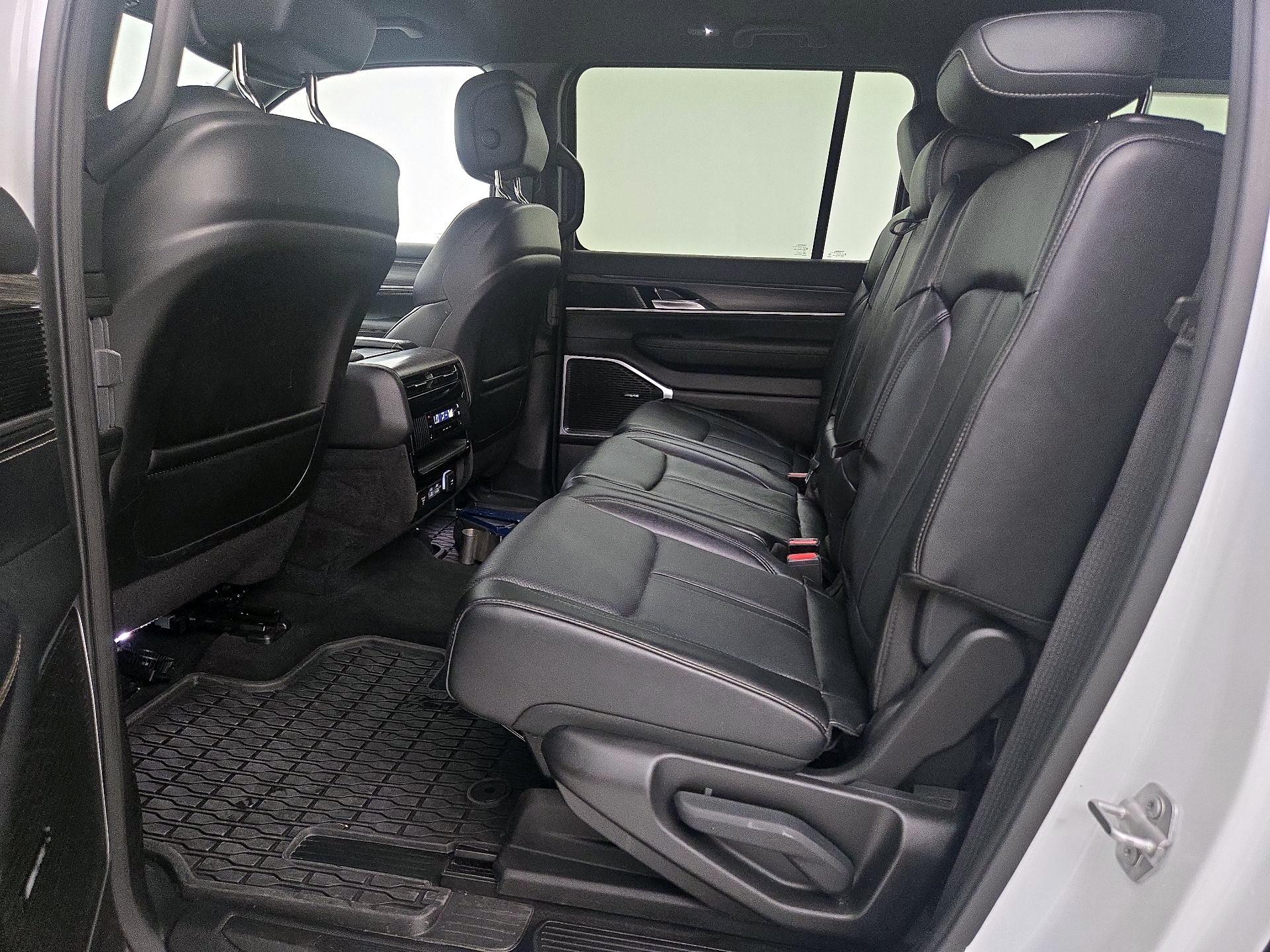 Thumbnail: 2024 Jeep Wagoneer - 20