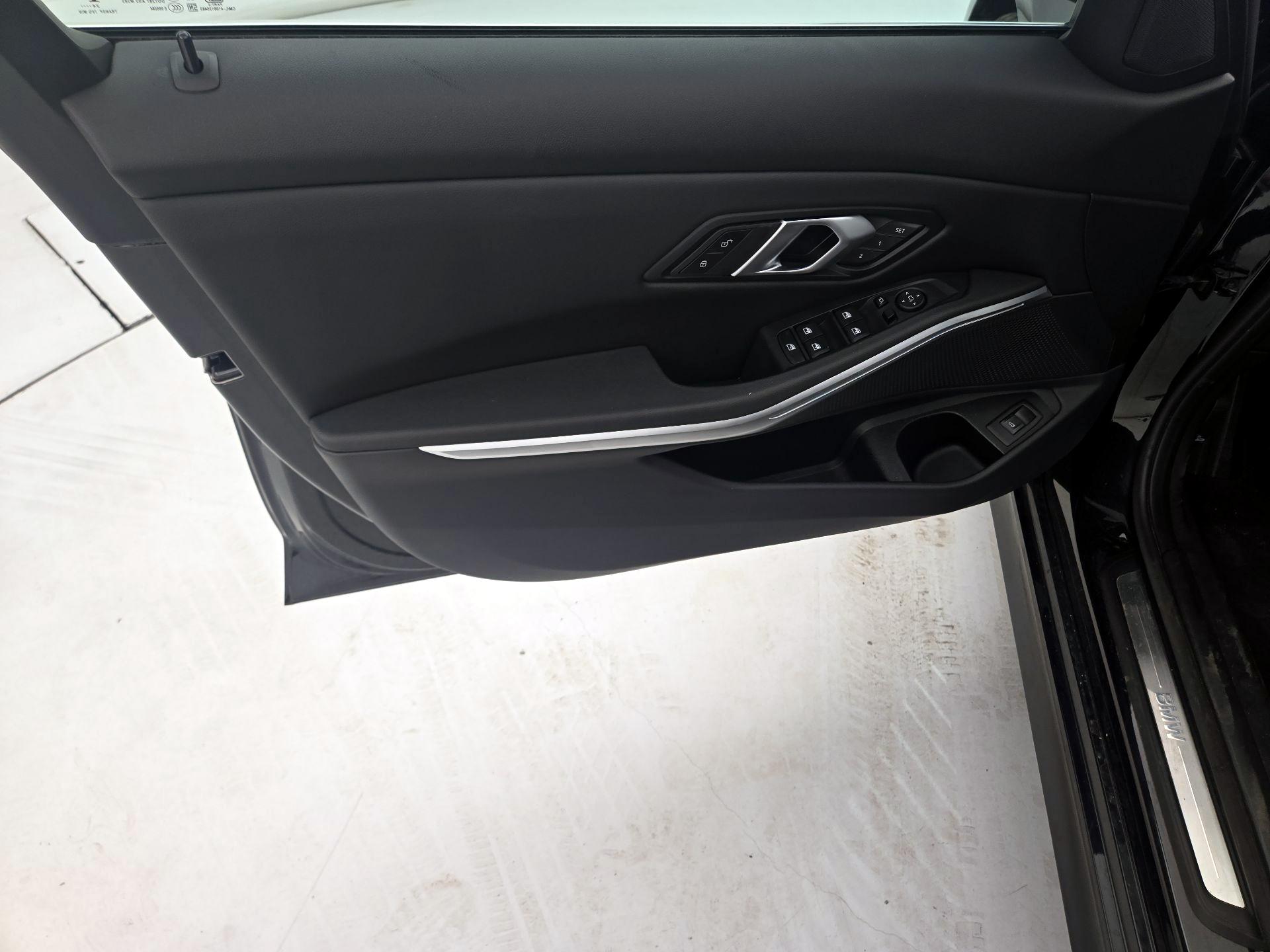 Thumbnail: 2025 BMW 3 Series - 12