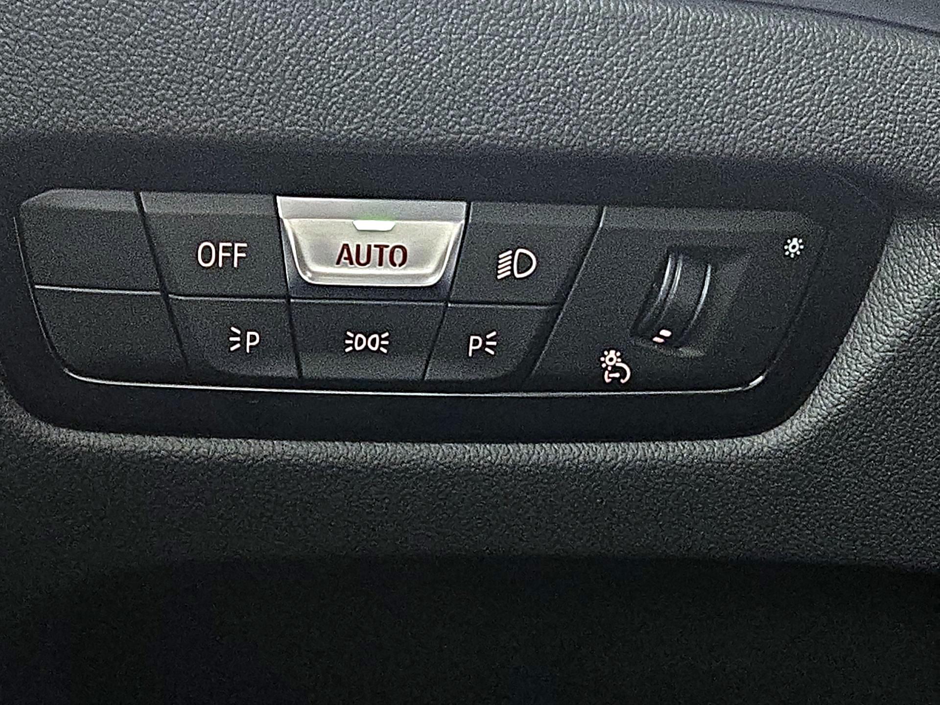 Thumbnail: 2025 BMW 3 Series - 13