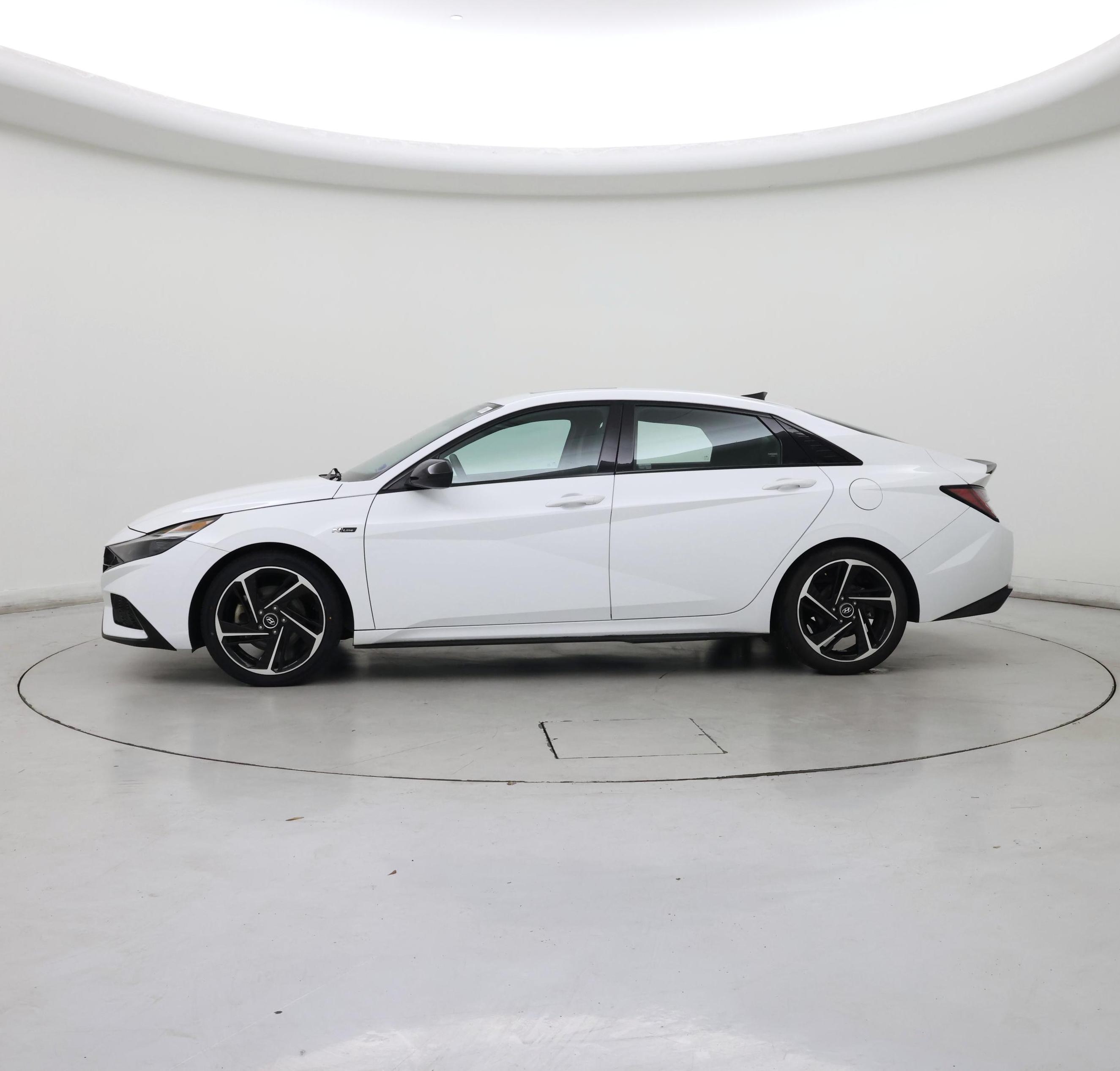 Thumbnail: 2022 Hyundai Elantra - 3