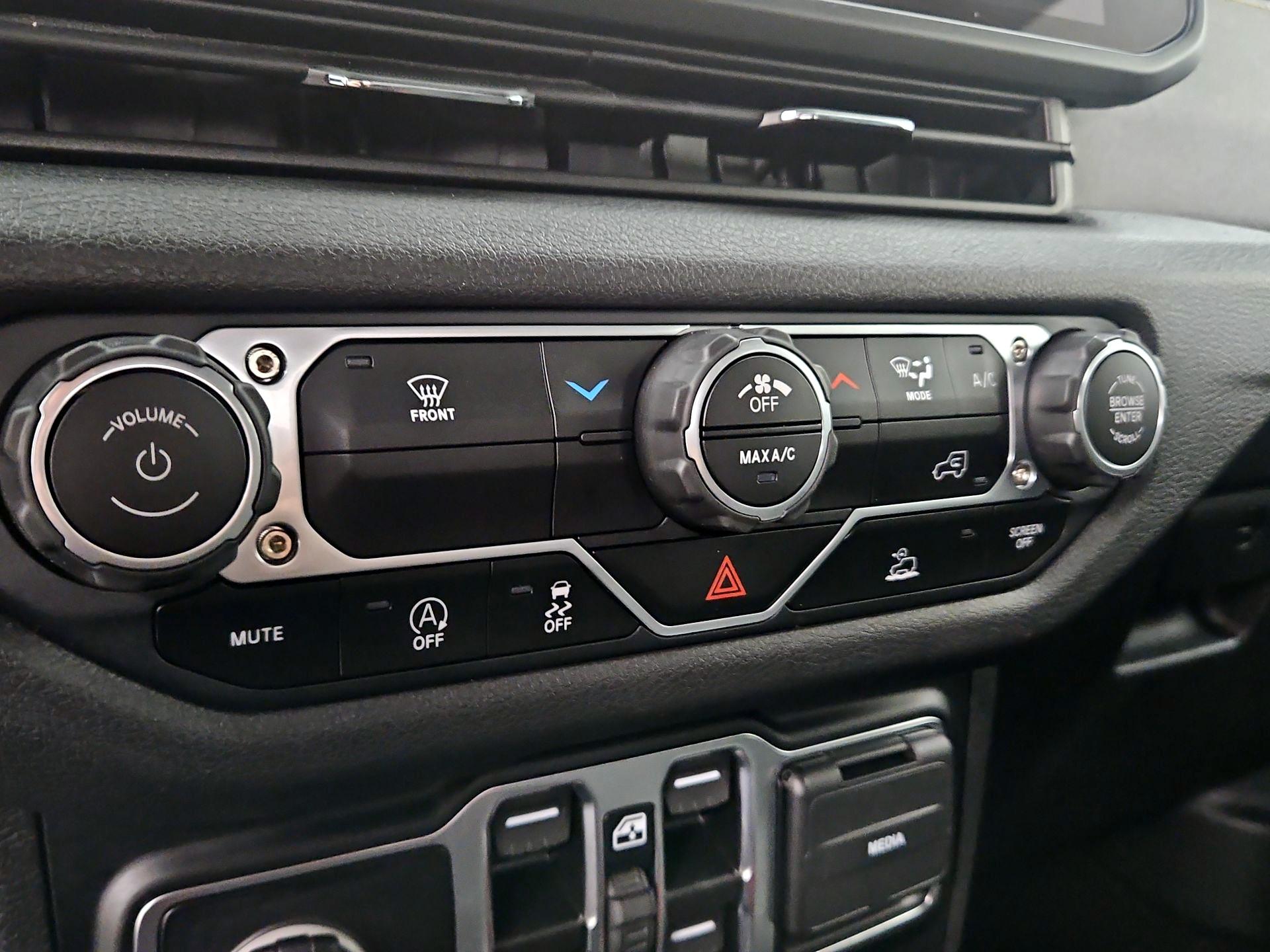 Thumbnail: 2025 Jeep Gladiator - 16