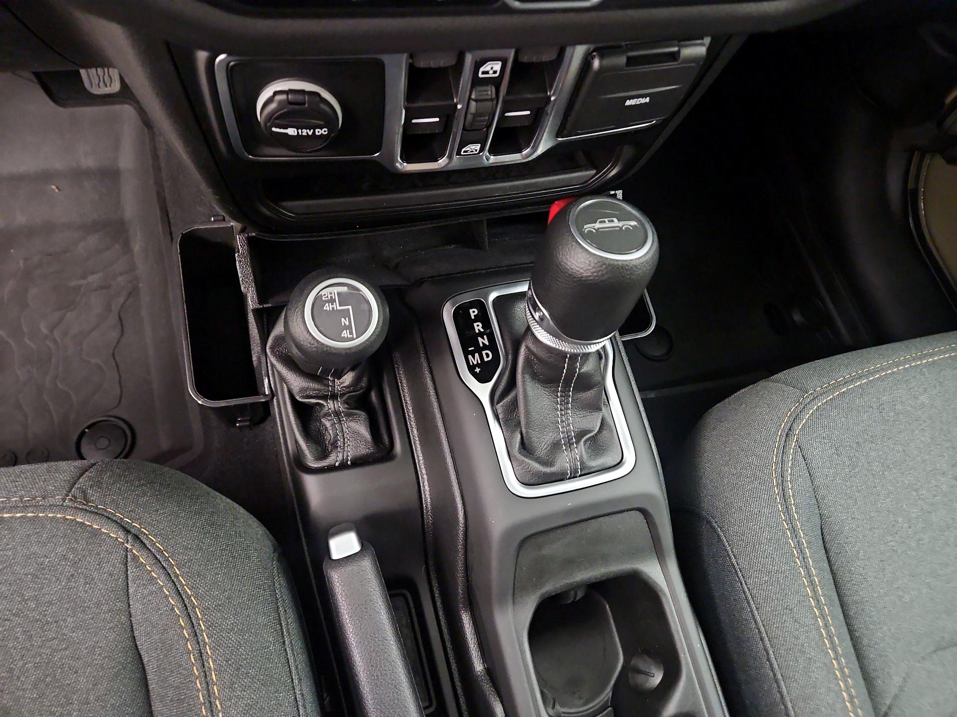 Thumbnail: 2025 Jeep Gladiator - 17