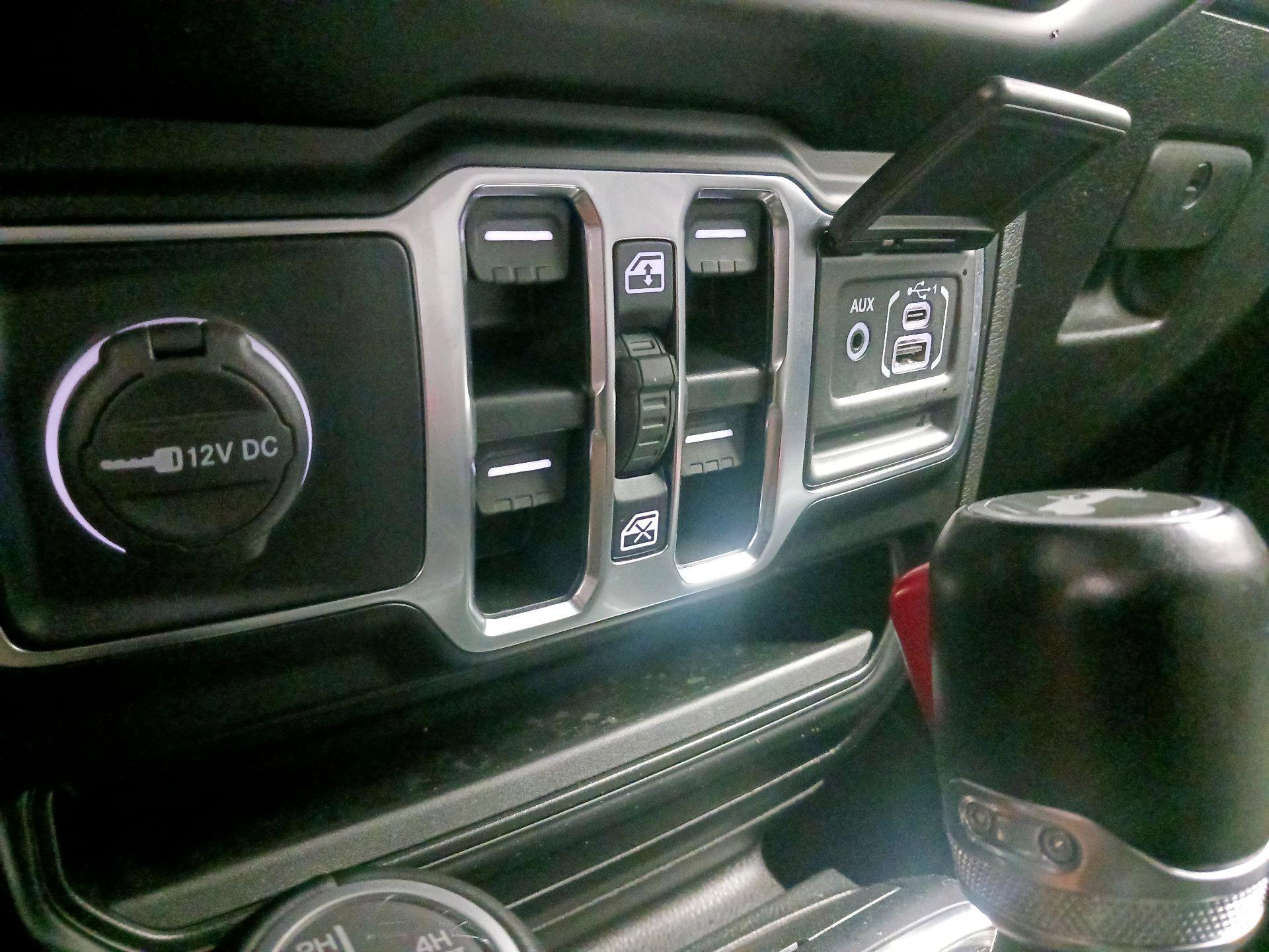 Thumbnail: 2021 Jeep Wrangler - 18