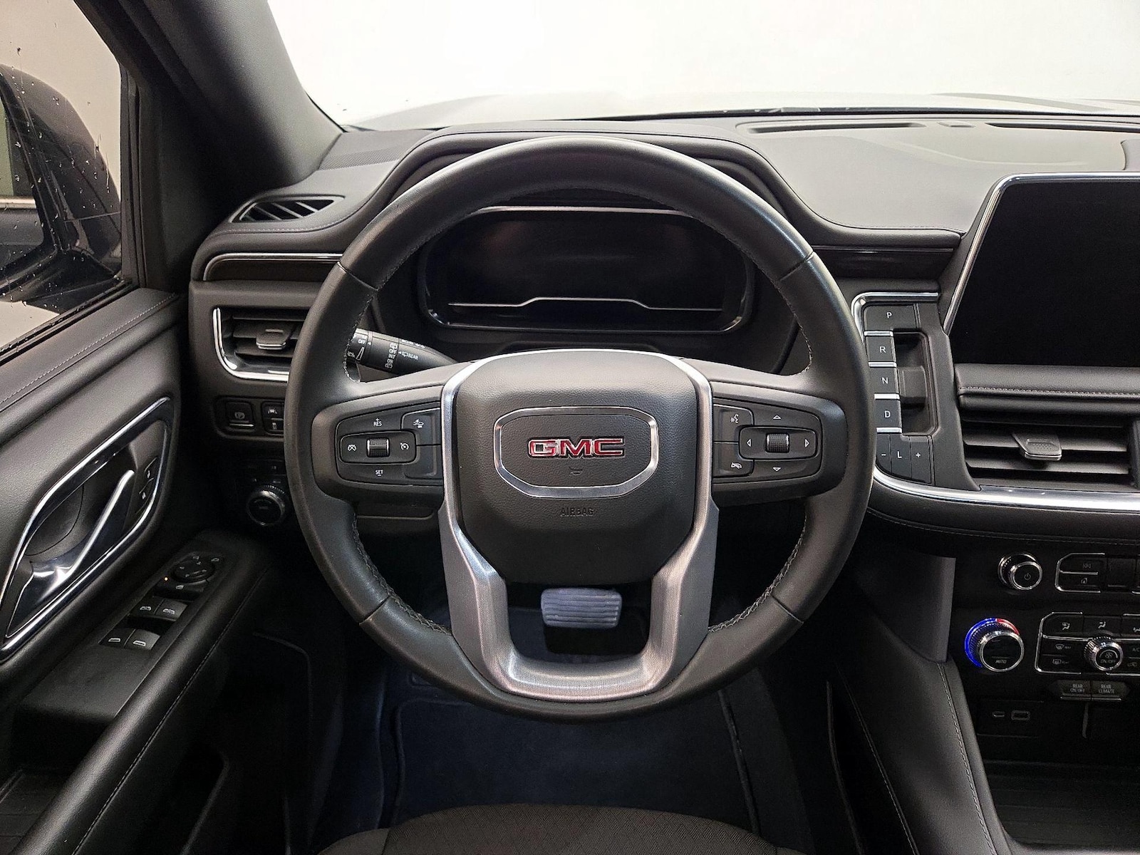 2023 GMC Yukon SLE - Photo 11