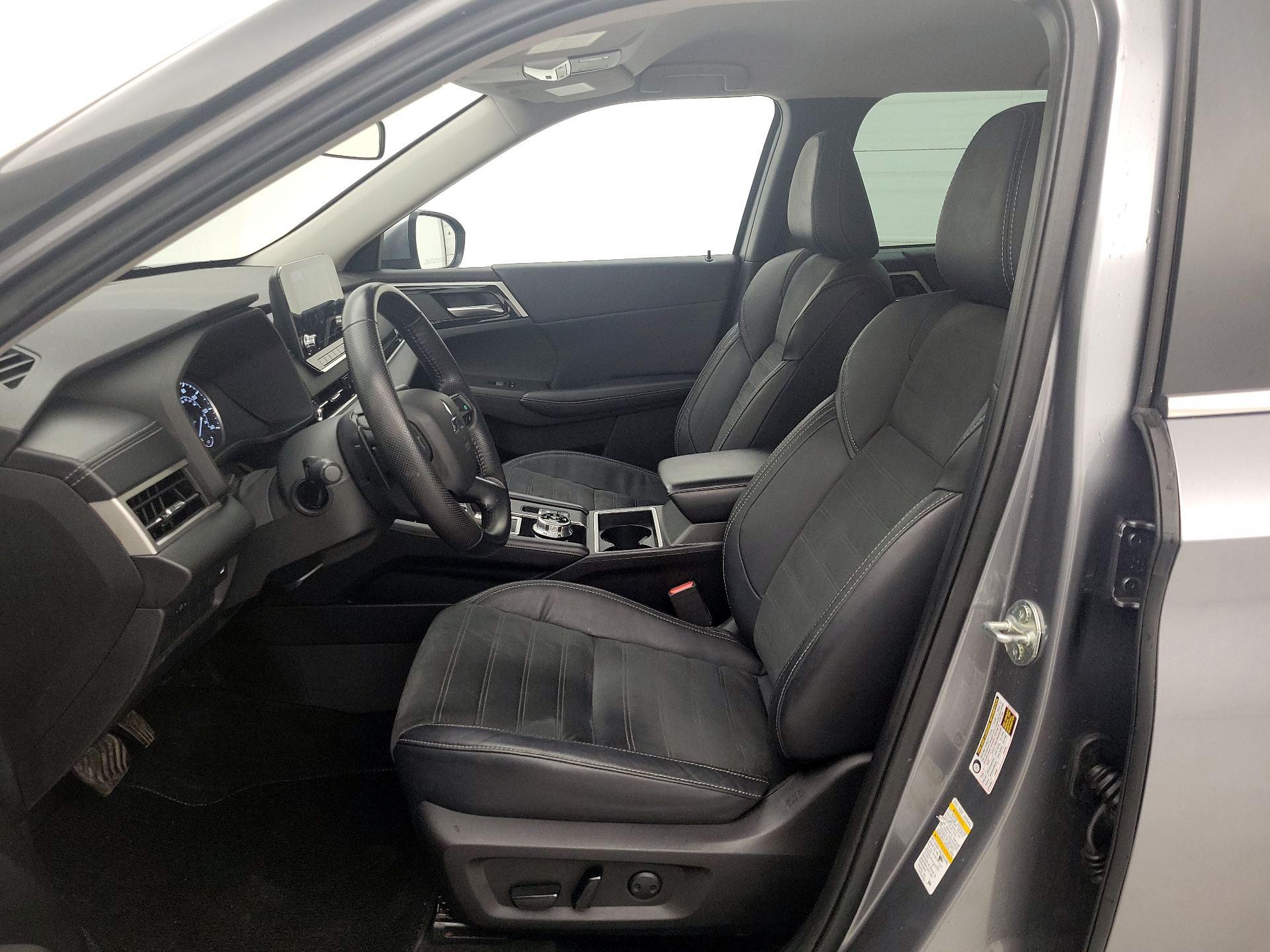 Thumbnail: 2022 Mitsubishi Outlander - 11