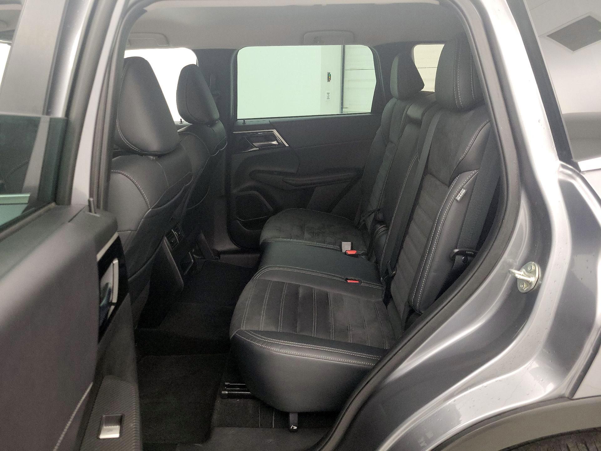 Thumbnail: 2022 Mitsubishi Outlander - 20