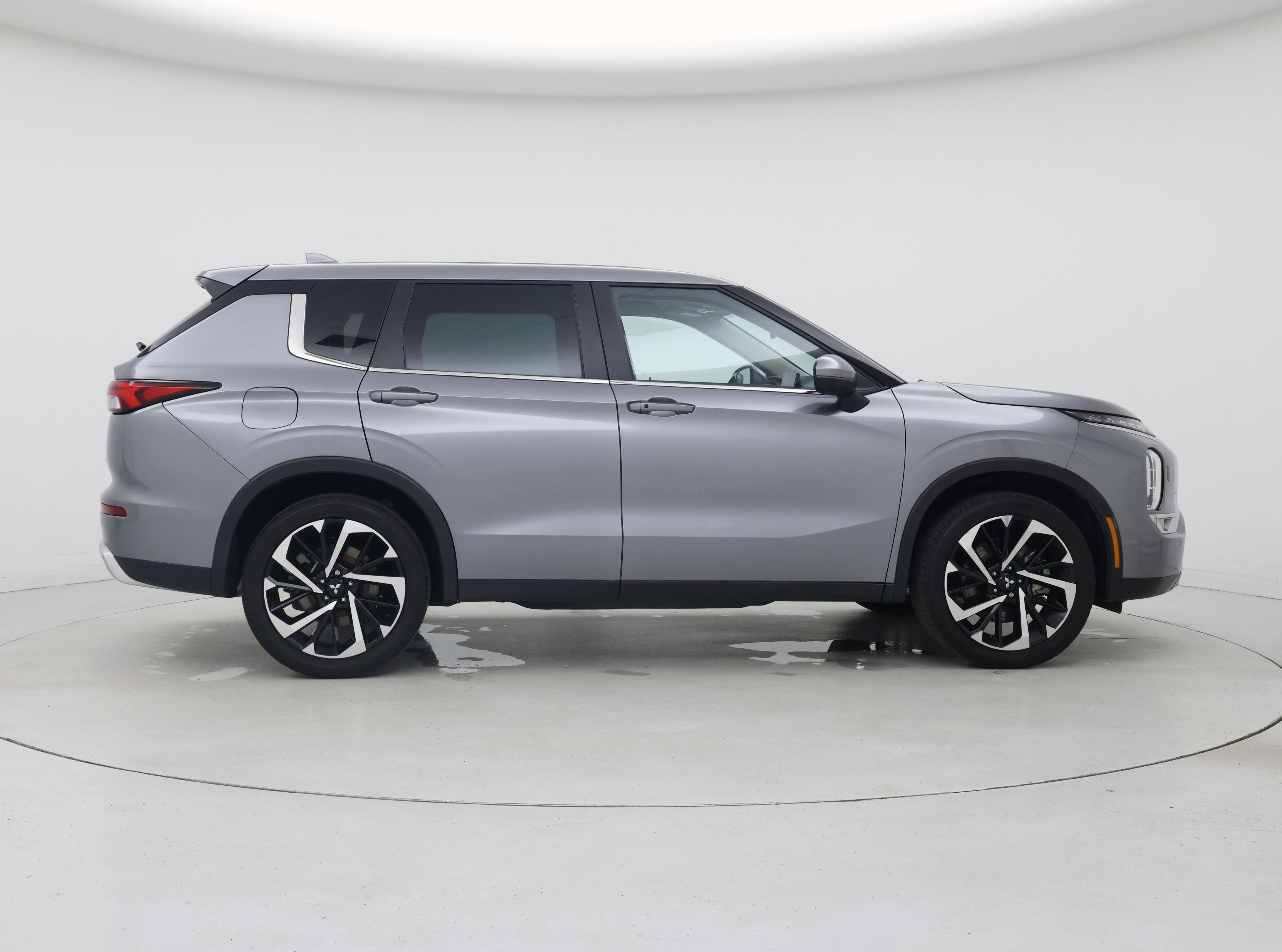 Thumbnail: 2022 Mitsubishi Outlander - 7