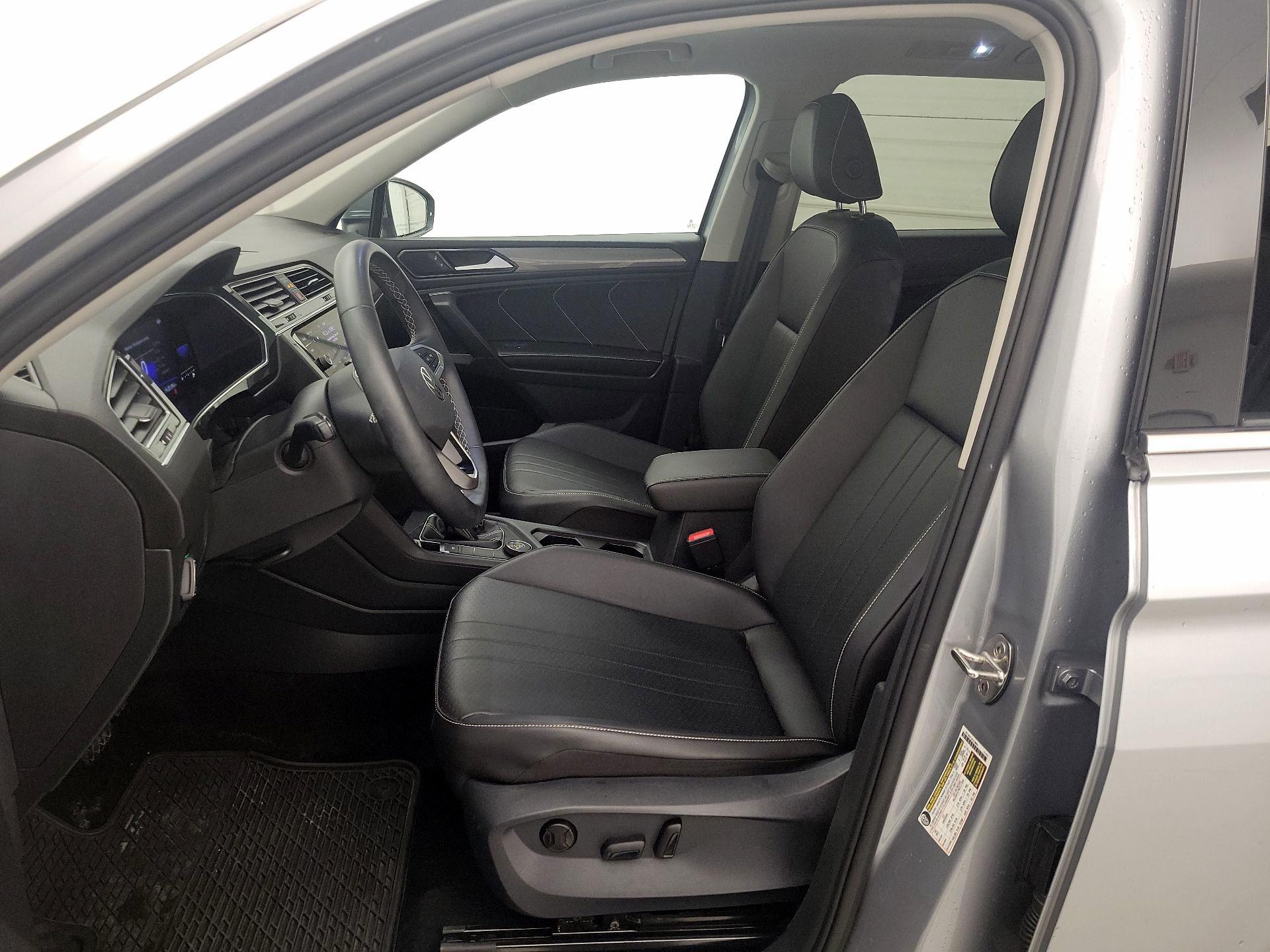 Thumbnail: 2022 Volkswagen Tiguan - 11