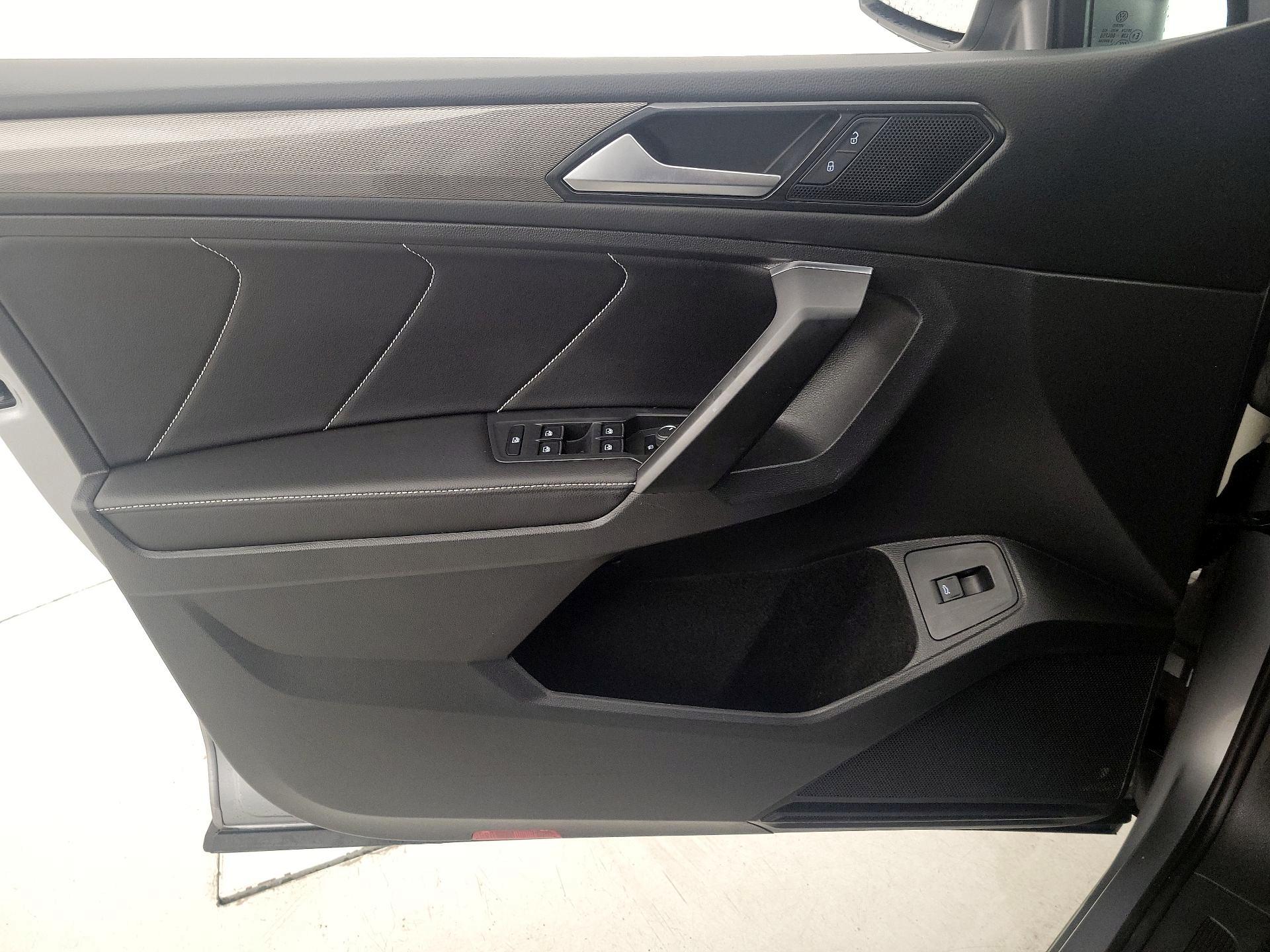 Thumbnail: 2022 Volkswagen Tiguan - 12