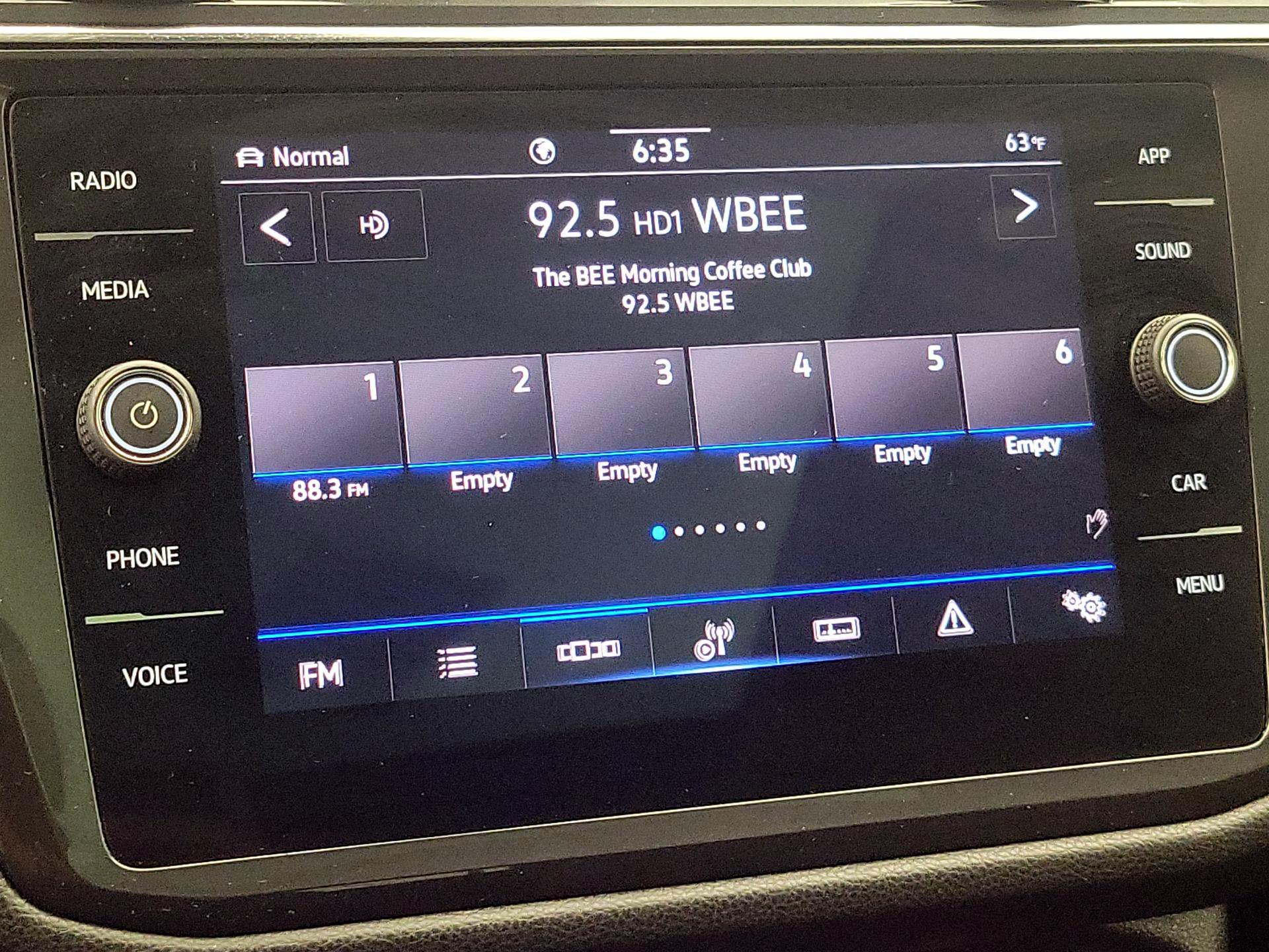 Thumbnail: 2022 Volkswagen Tiguan - 15