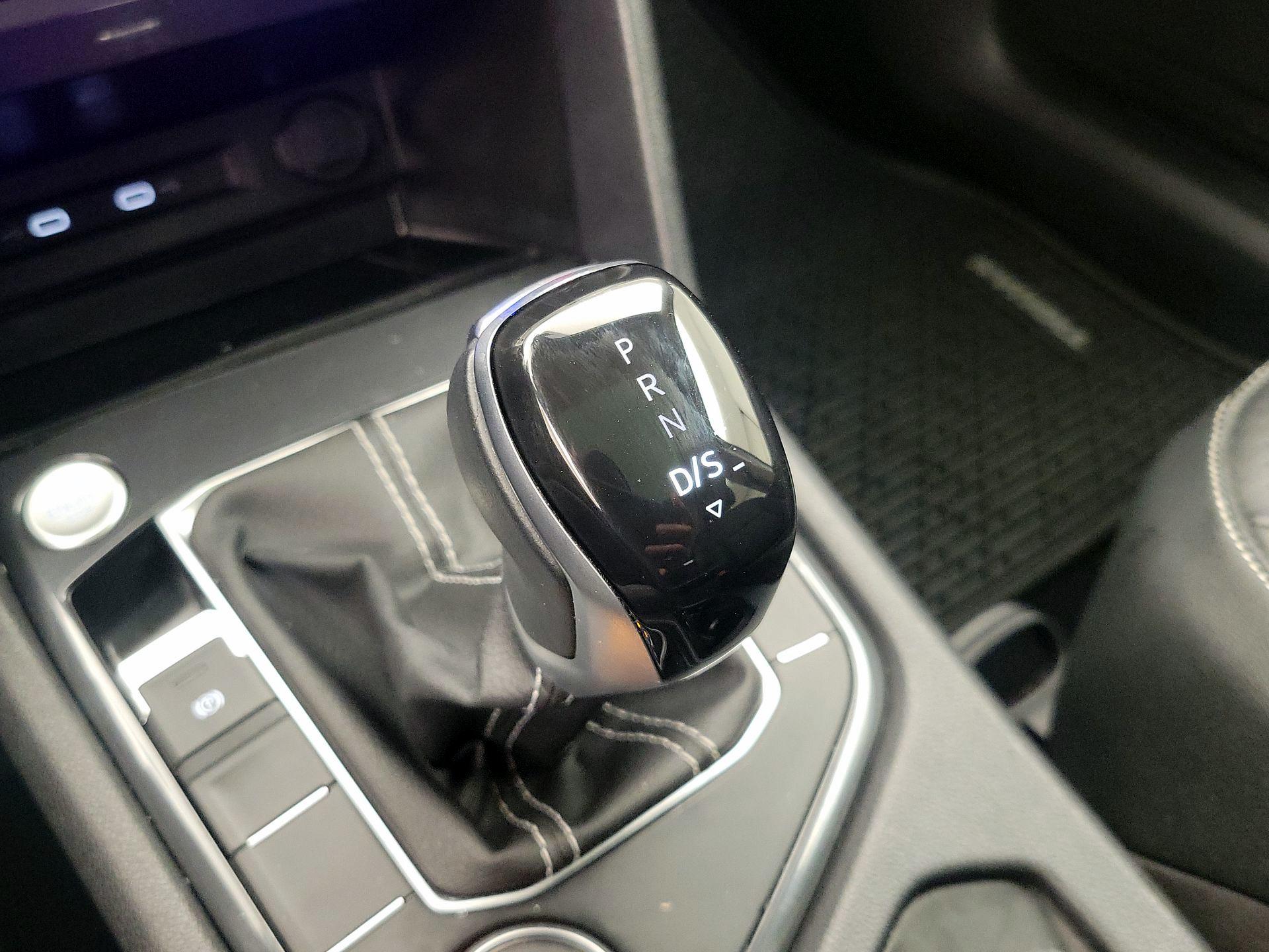 Thumbnail: 2022 Volkswagen Tiguan - 17