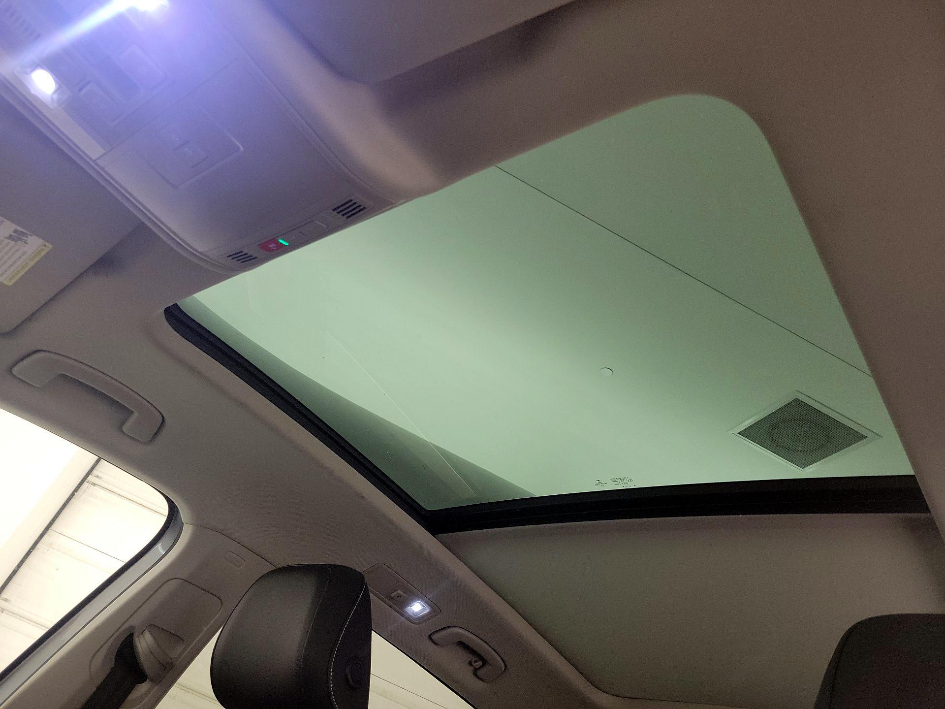 Thumbnail: 2022 Volkswagen Tiguan - 19