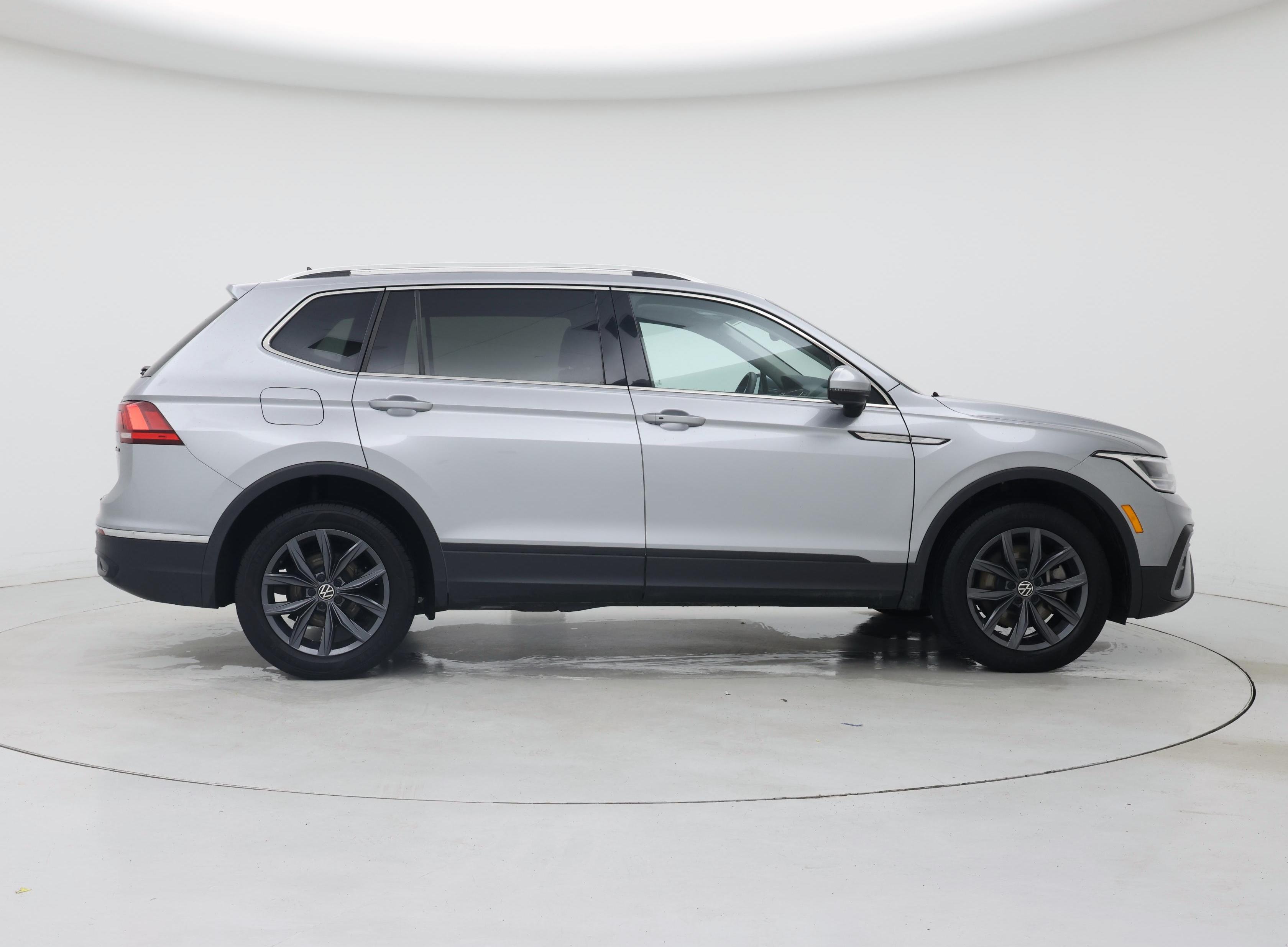 Thumbnail: 2022 Volkswagen Tiguan - 7