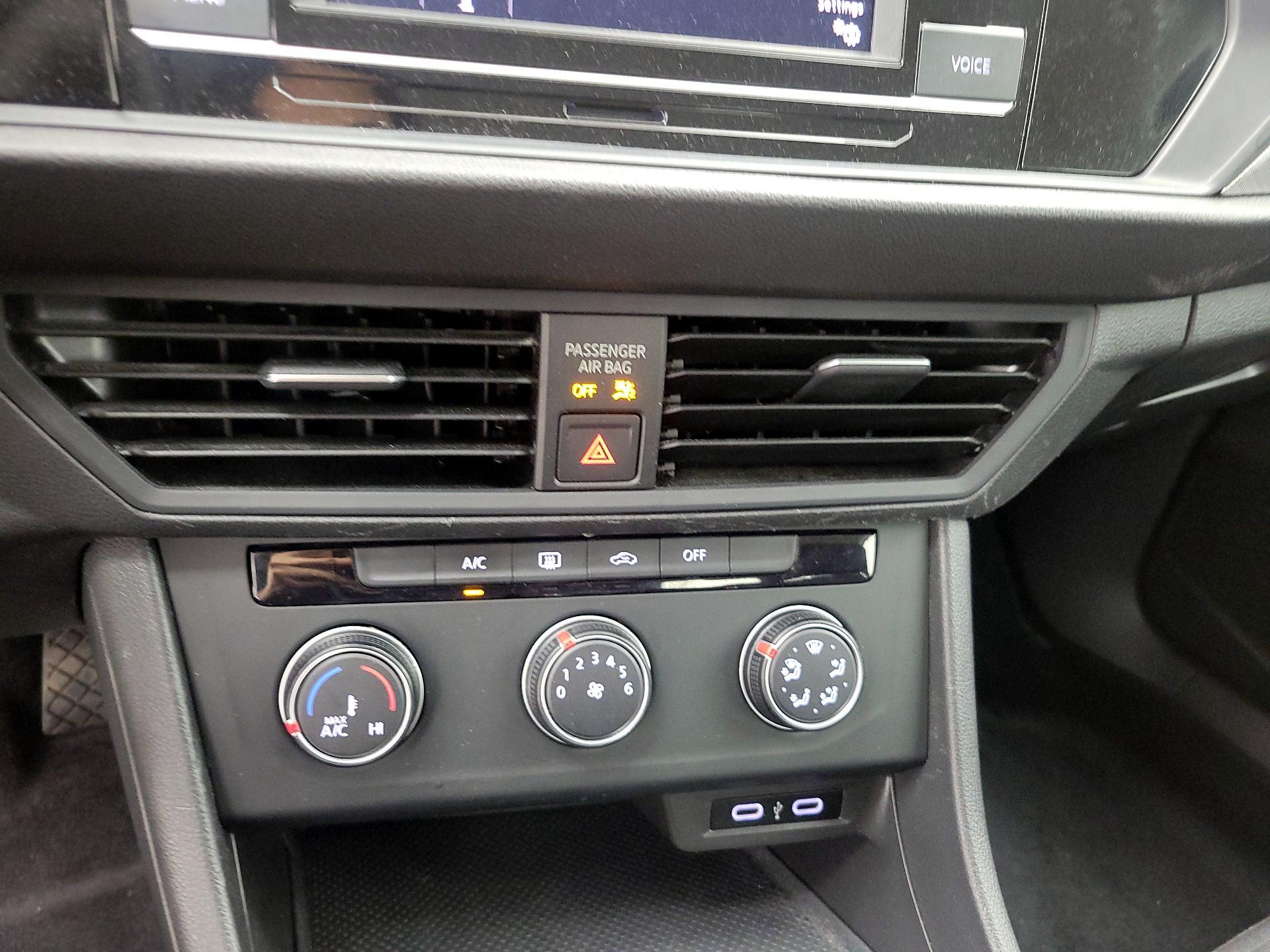 Thumbnail: 2022 Volkswagen Jetta - 16