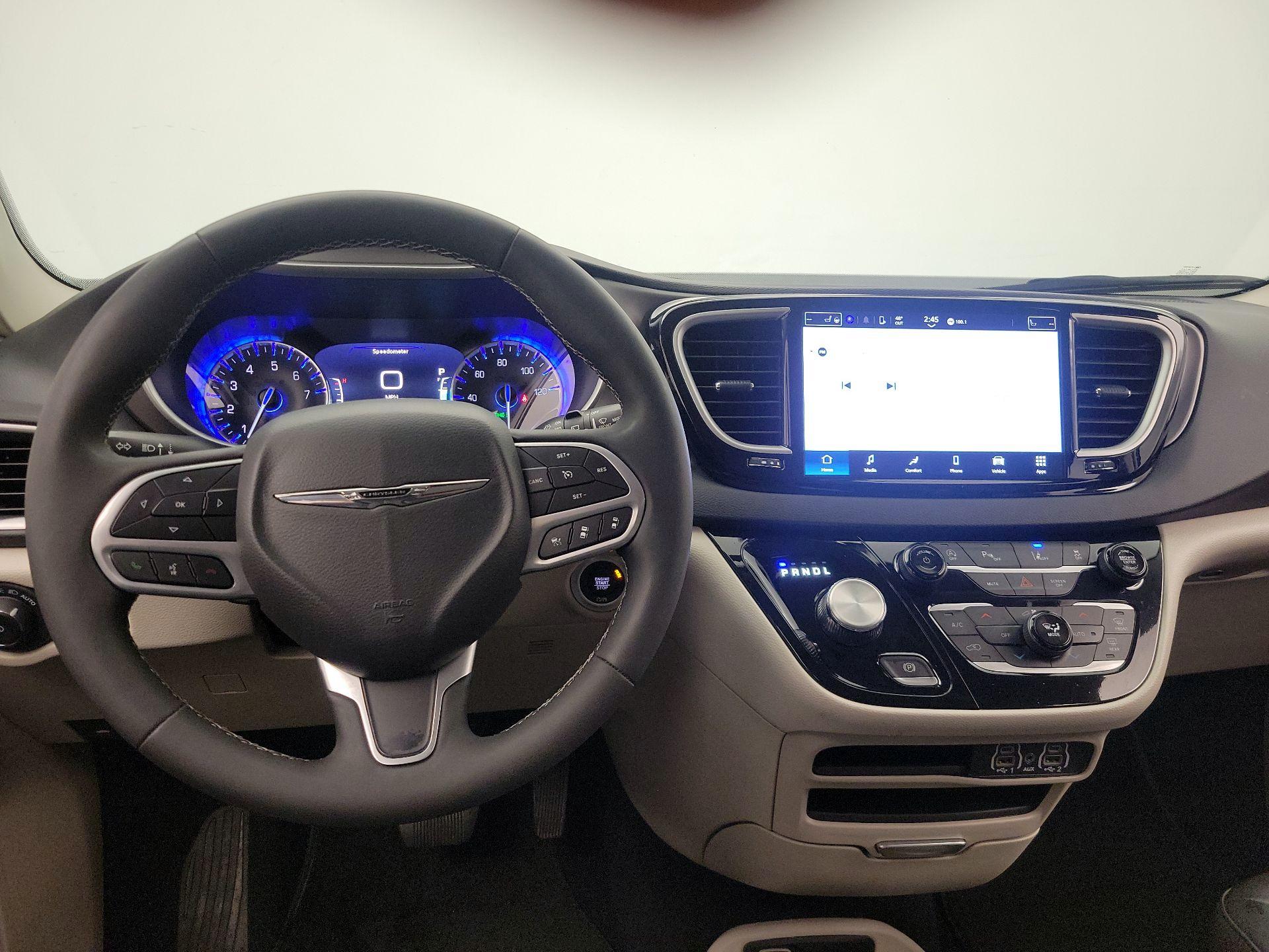 Thumbnail: 2023 Chrysler Pacifica - 9