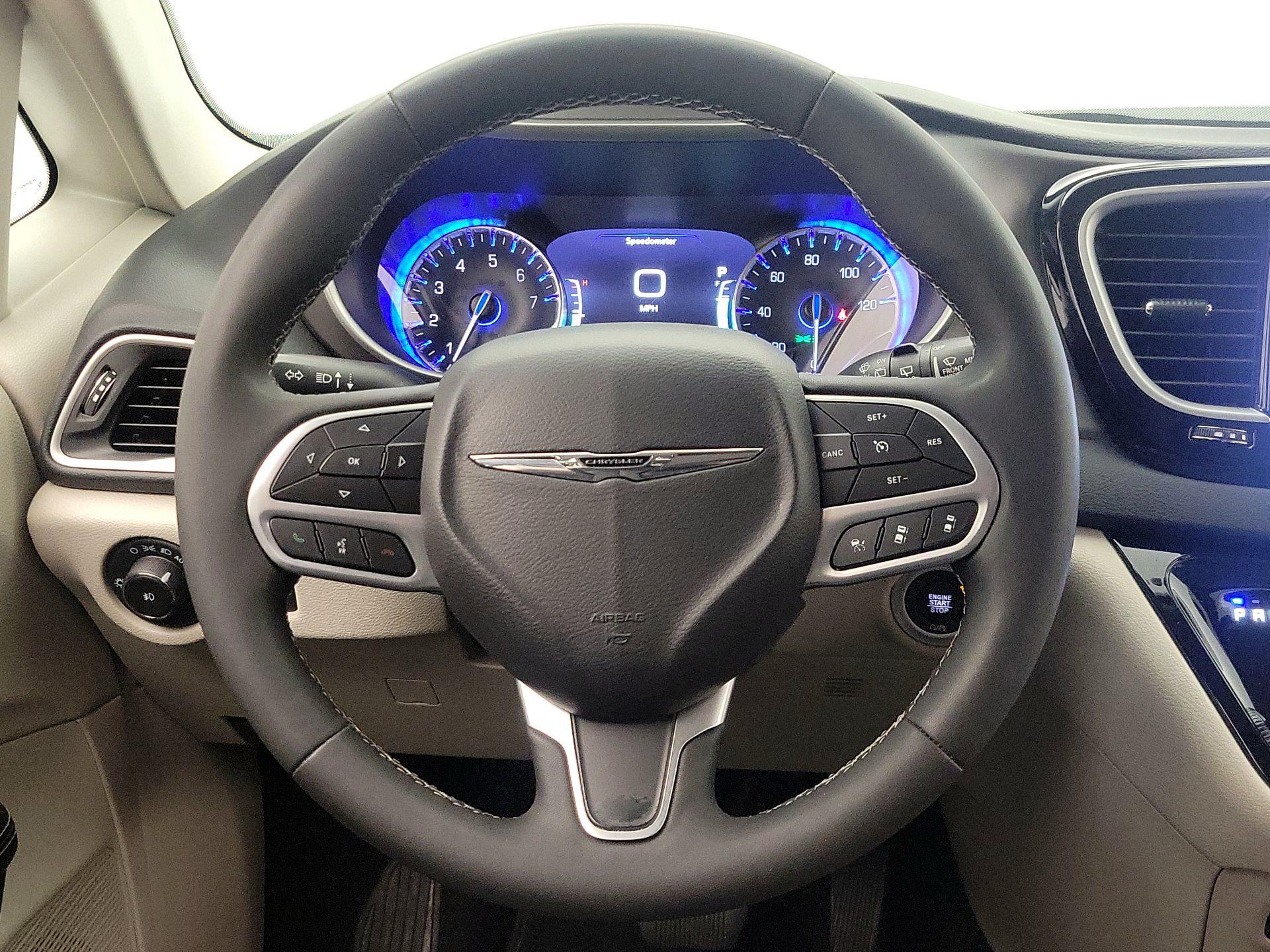 Thumbnail: 2023 Chrysler Pacifica - 10