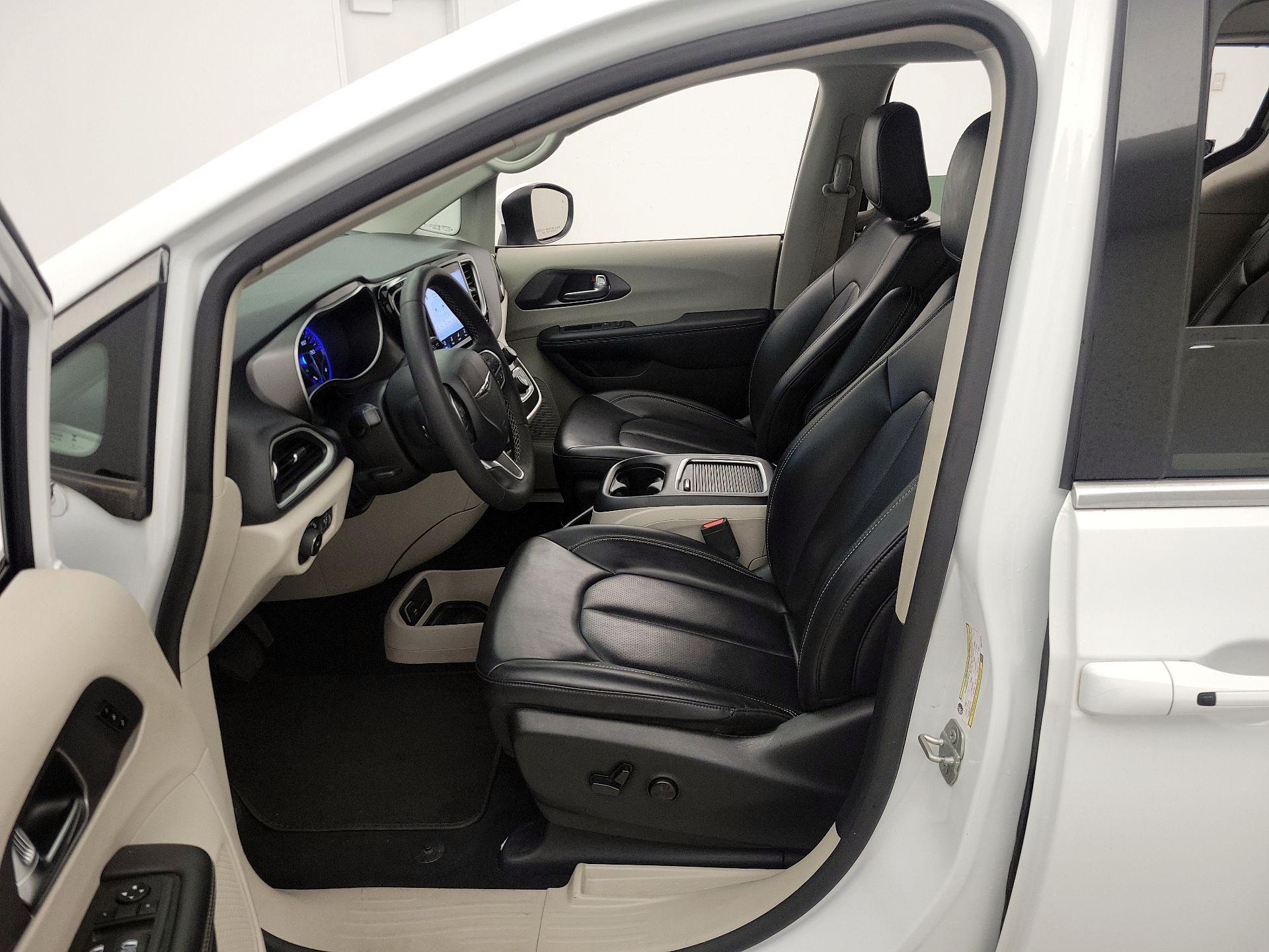 Thumbnail: 2023 Chrysler Pacifica - 11