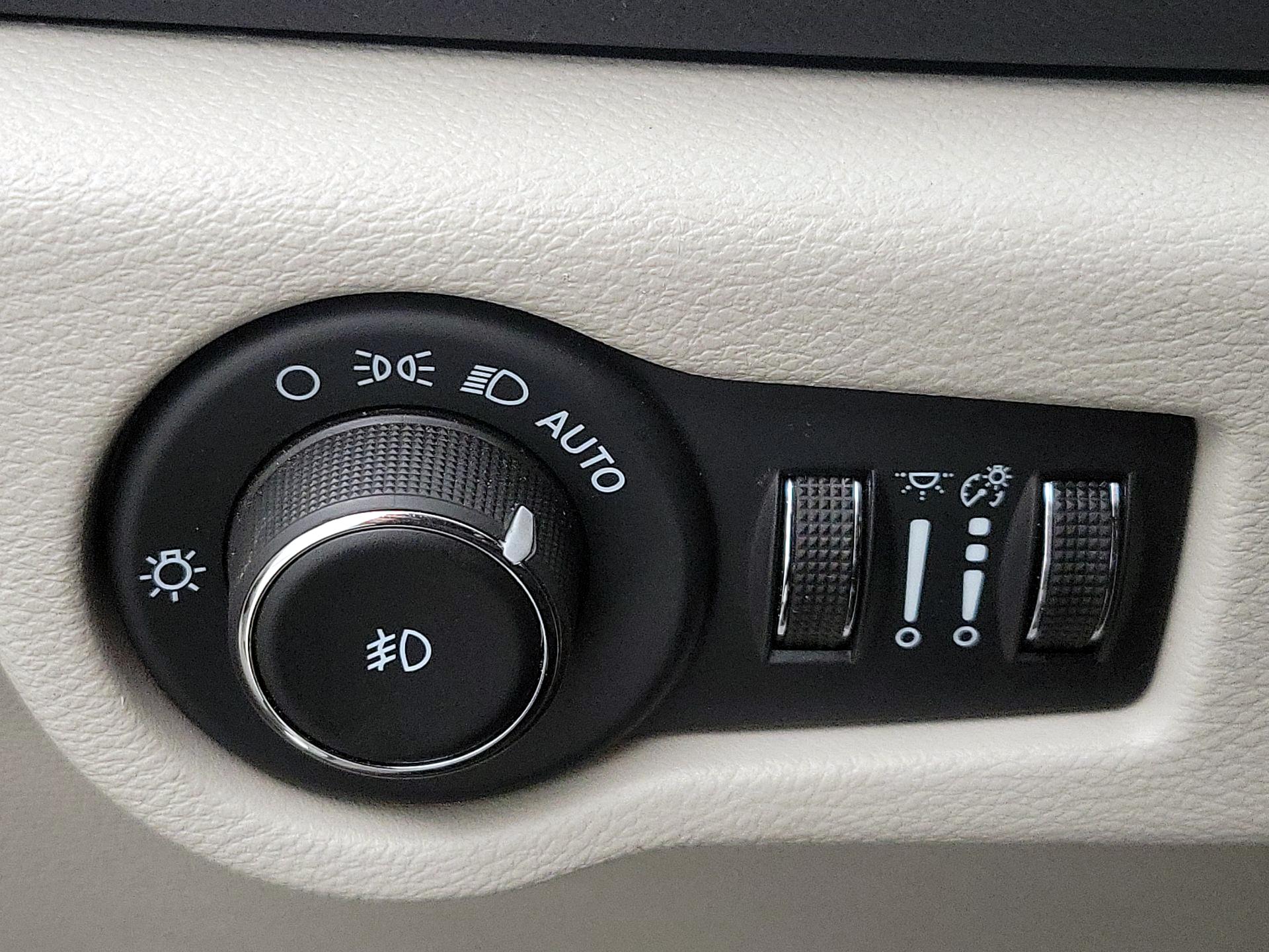 Thumbnail: 2023 Chrysler Pacifica - 13