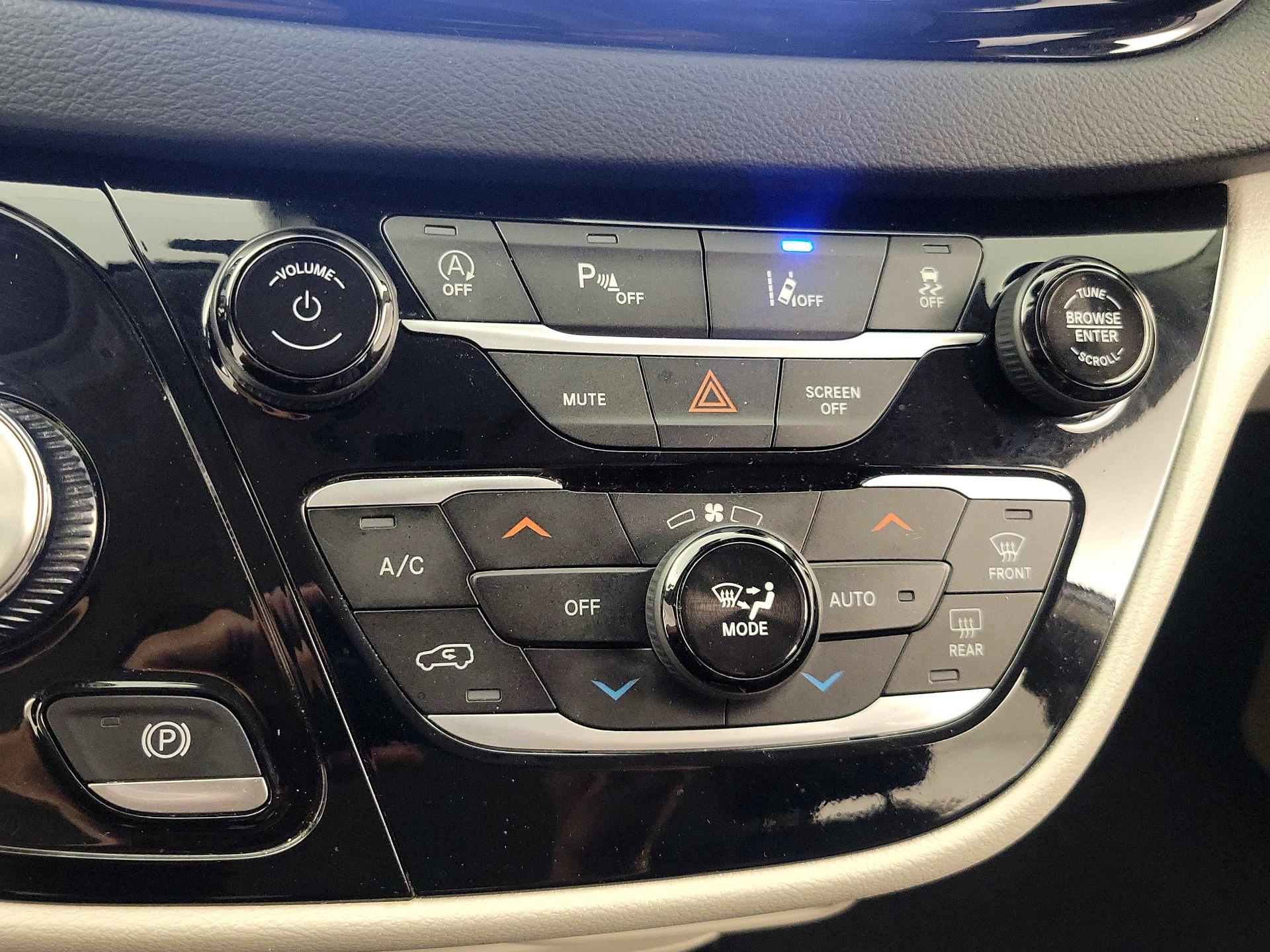 Thumbnail: 2023 Chrysler Pacifica - 16