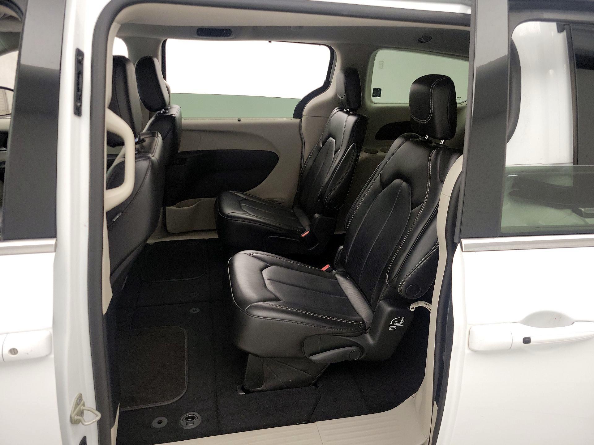 Thumbnail: 2023 Chrysler Pacifica - 19