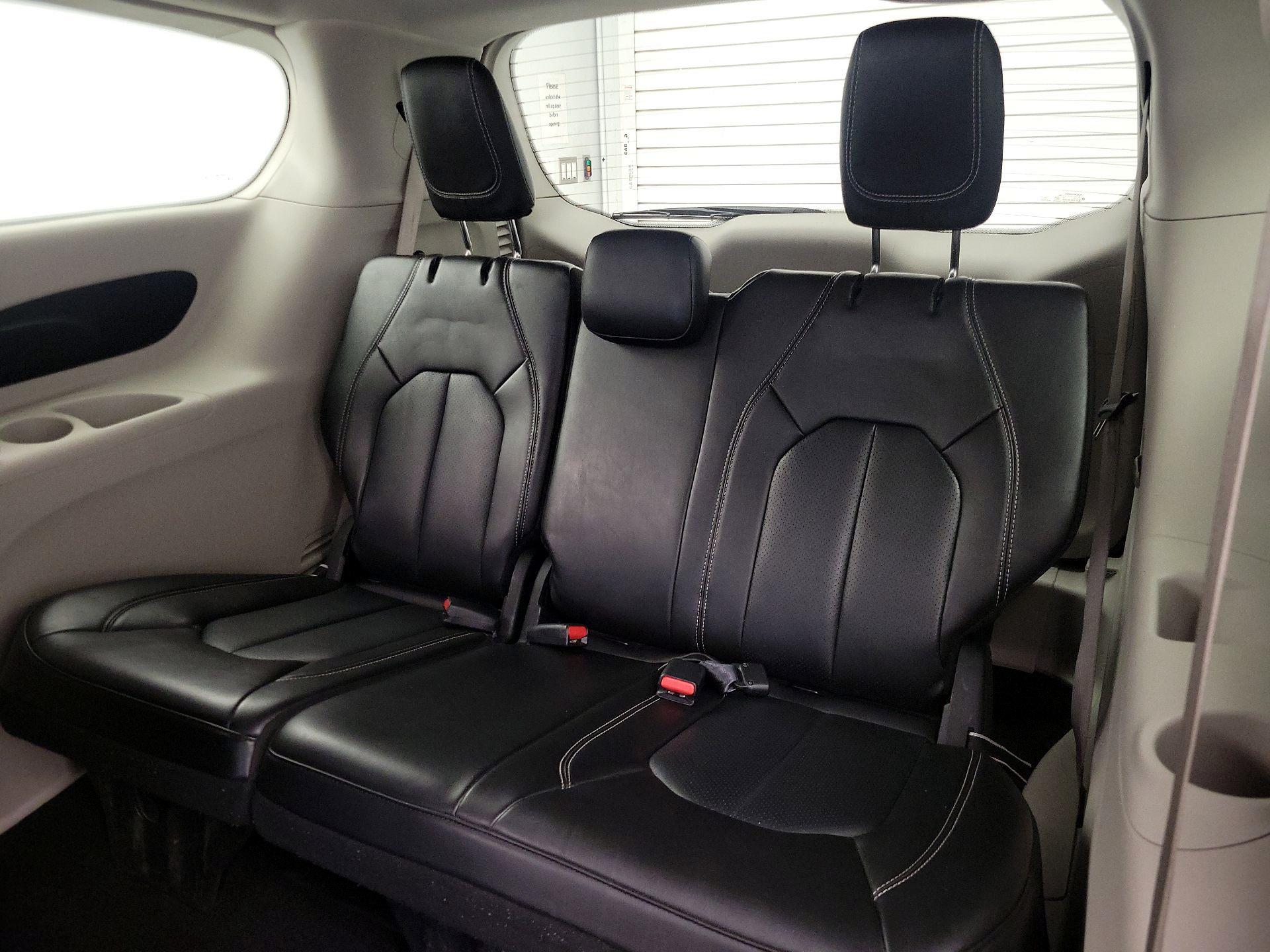 Thumbnail: 2023 Chrysler Pacifica - 20