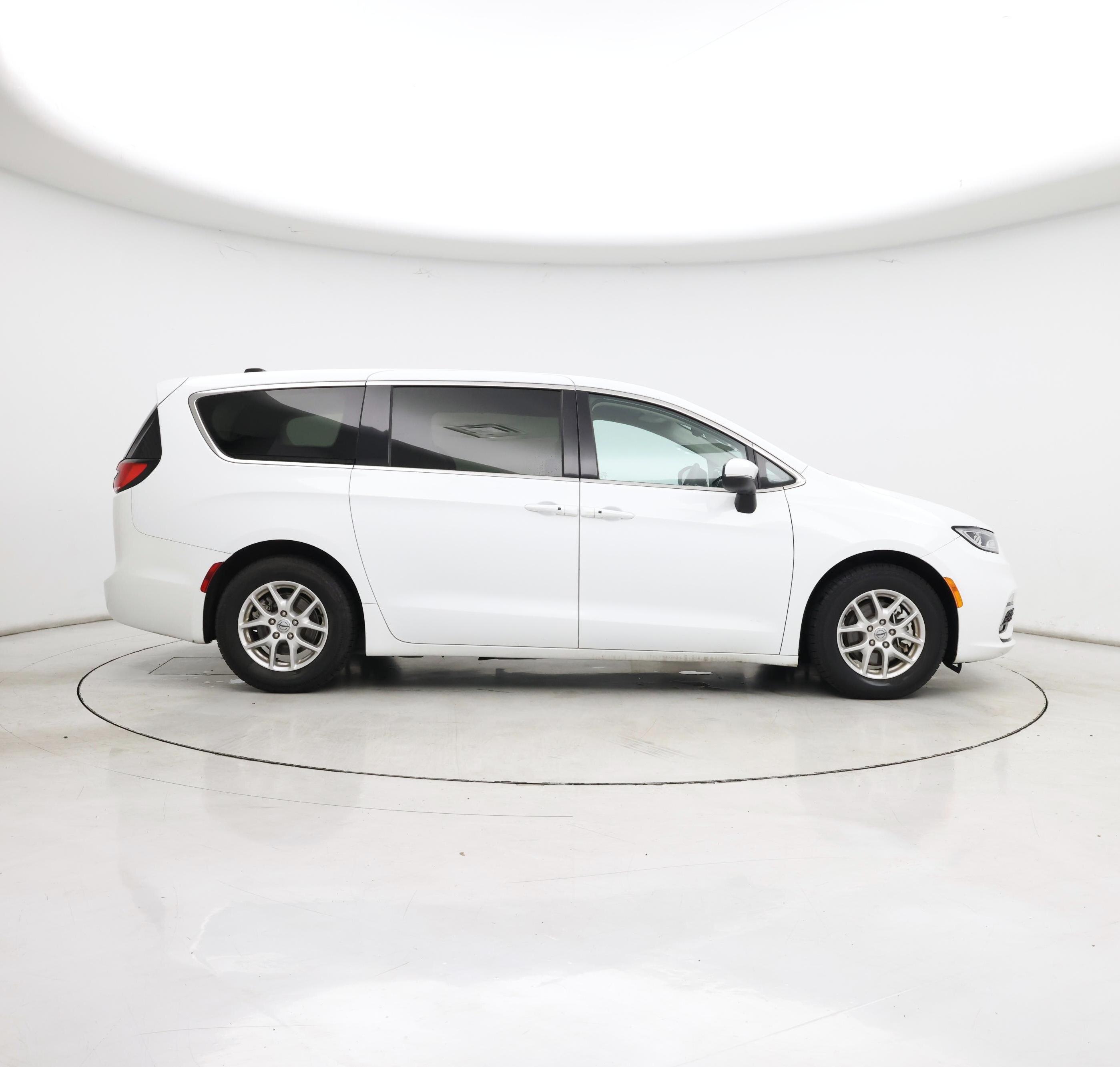 Thumbnail: 2023 Chrysler Pacifica - 7